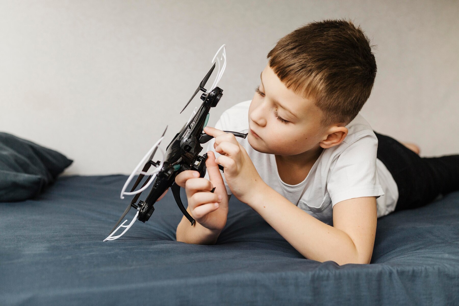 A boy playing with a drone | Source: Freepik