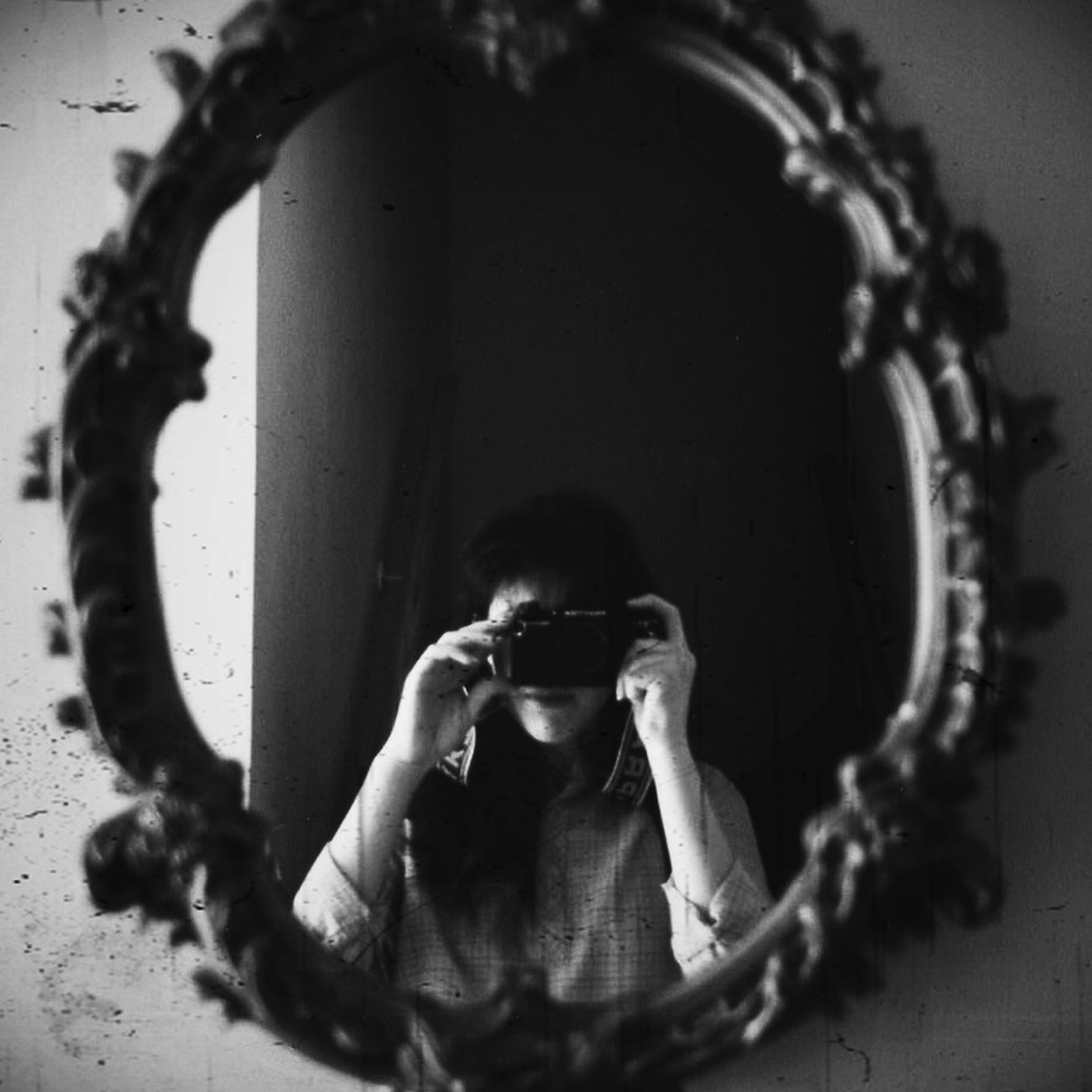 An antique mirror | Source: Pexels