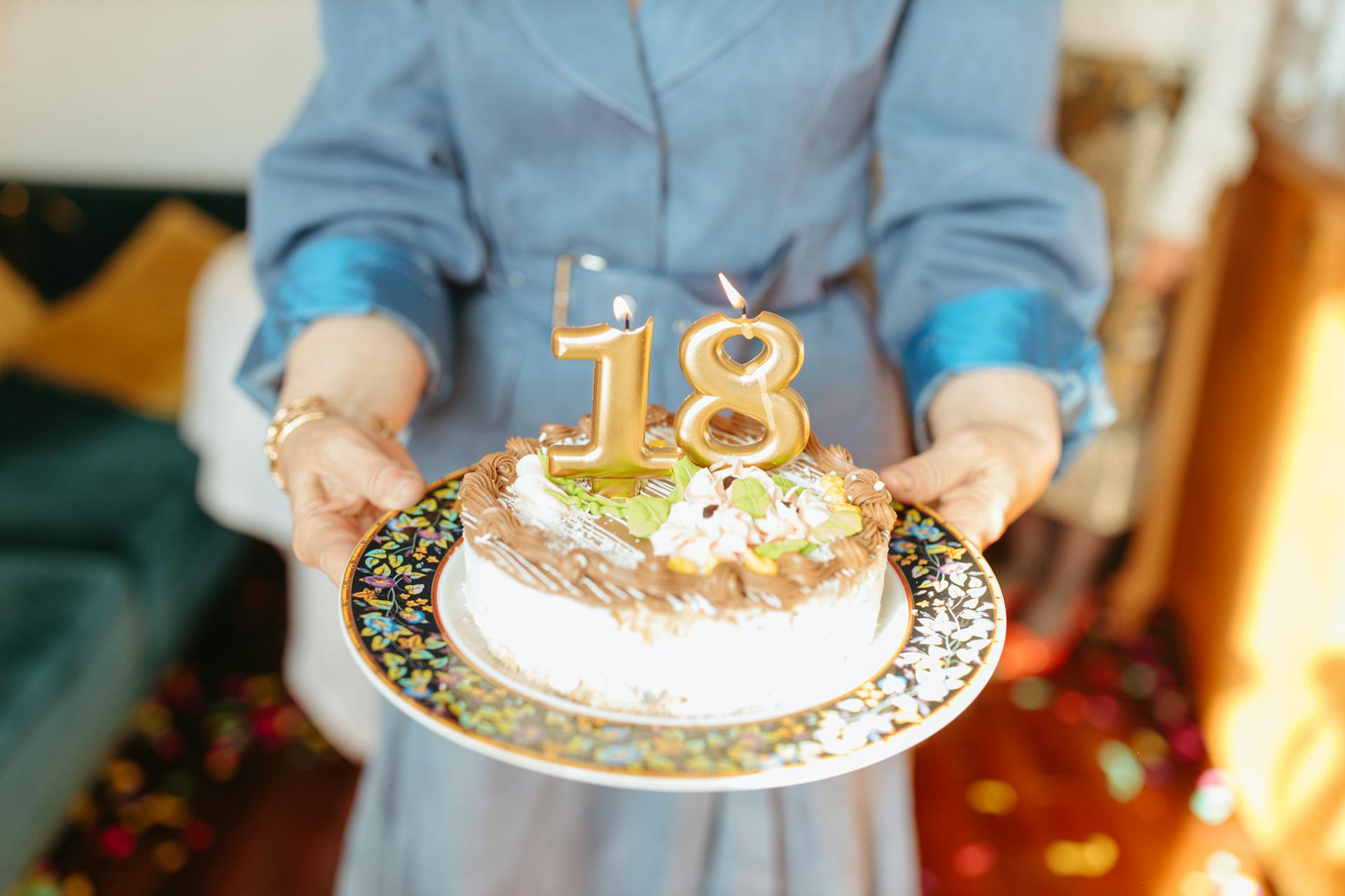 A woman holding a birthday cake | Source: Pexels