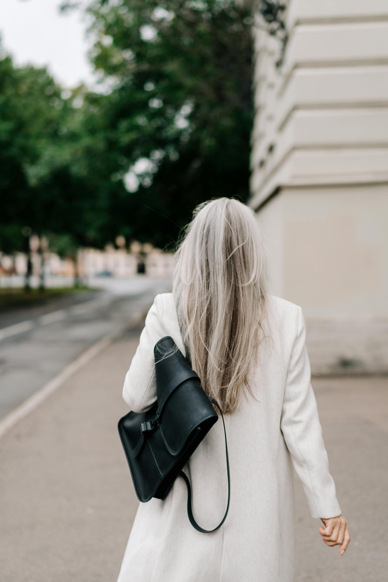 Rear shot of a lonely woman on the street | Source: Pexels
