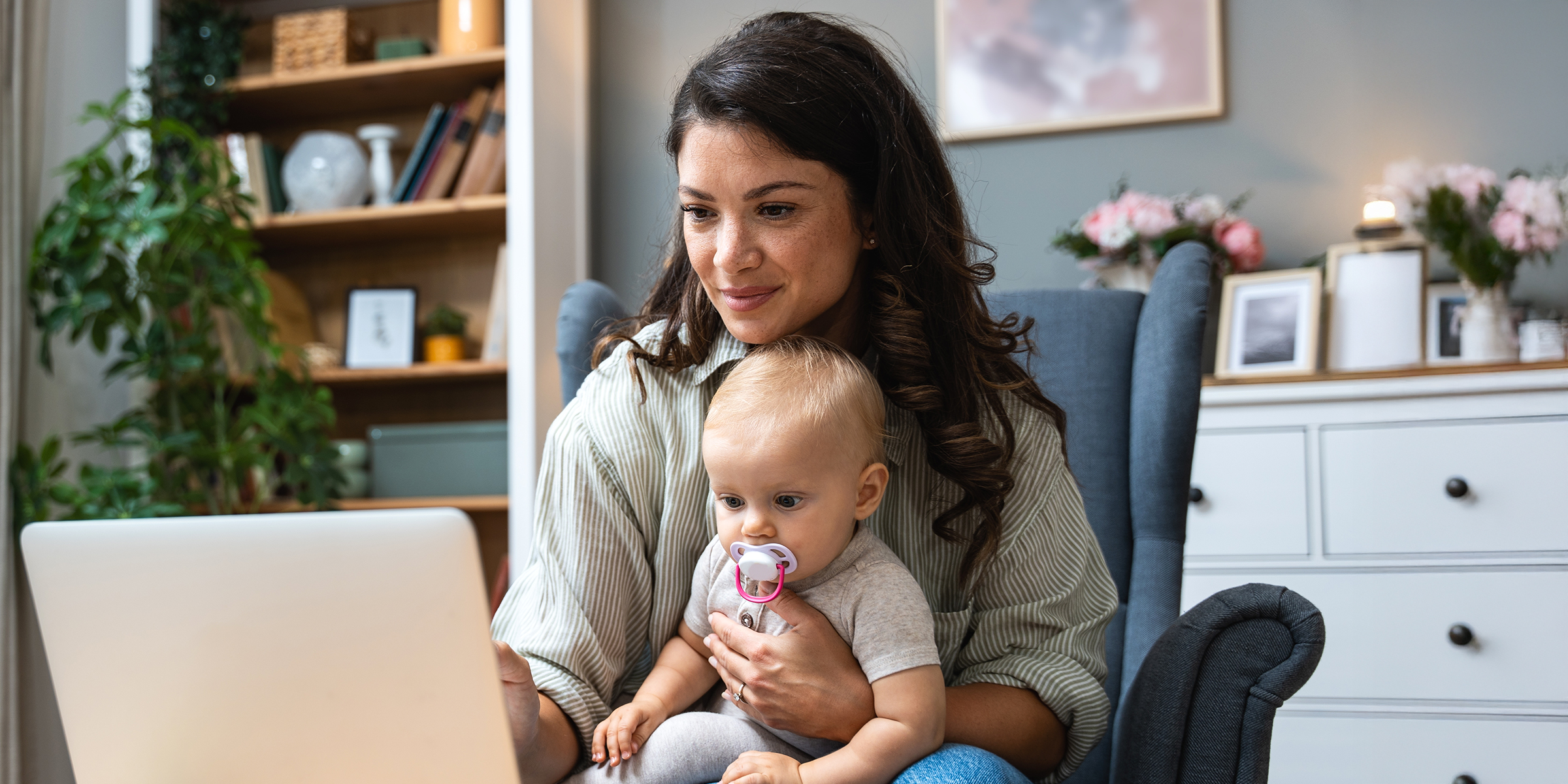A woman working with her newborn | Source: Shutterstock