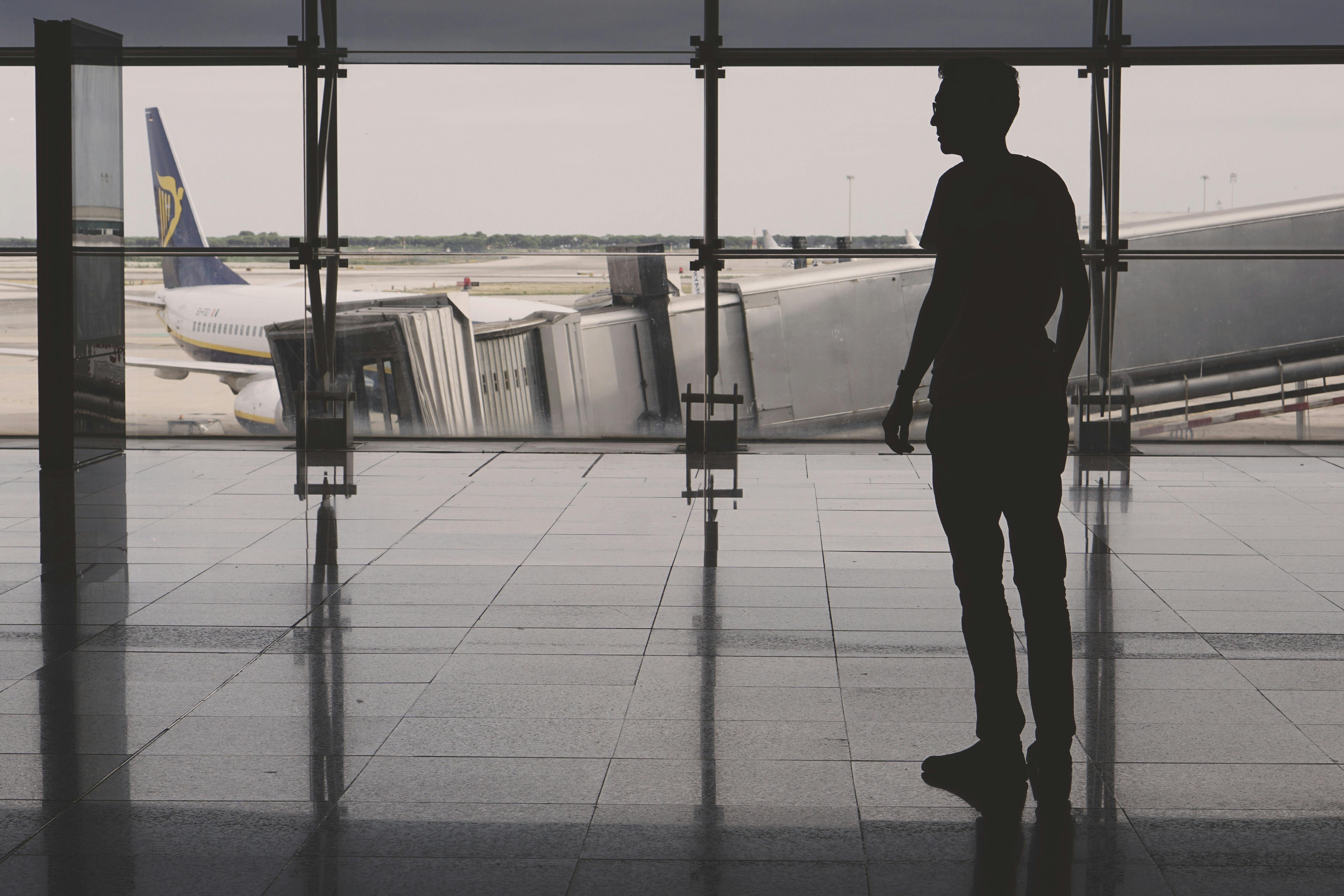 Man at an airport | Source: Pexels