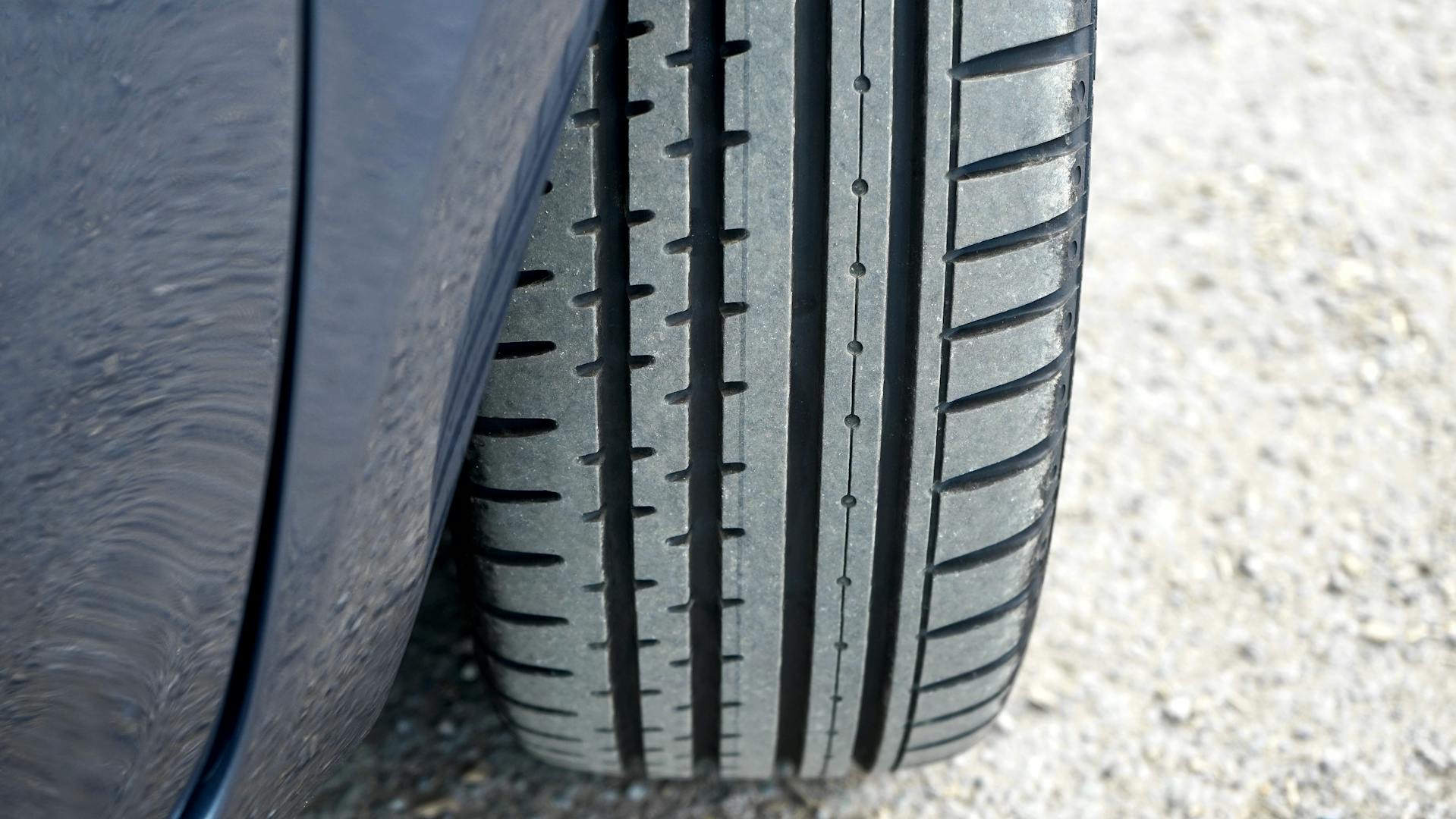 A tire driving on gravel | Source: Pexels