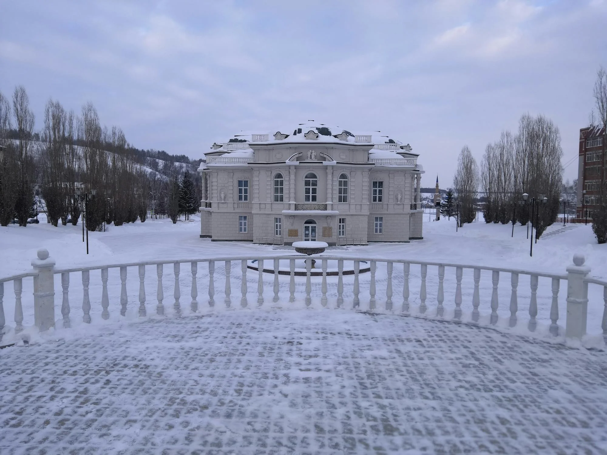 A mansion in winter | Source: Pexels