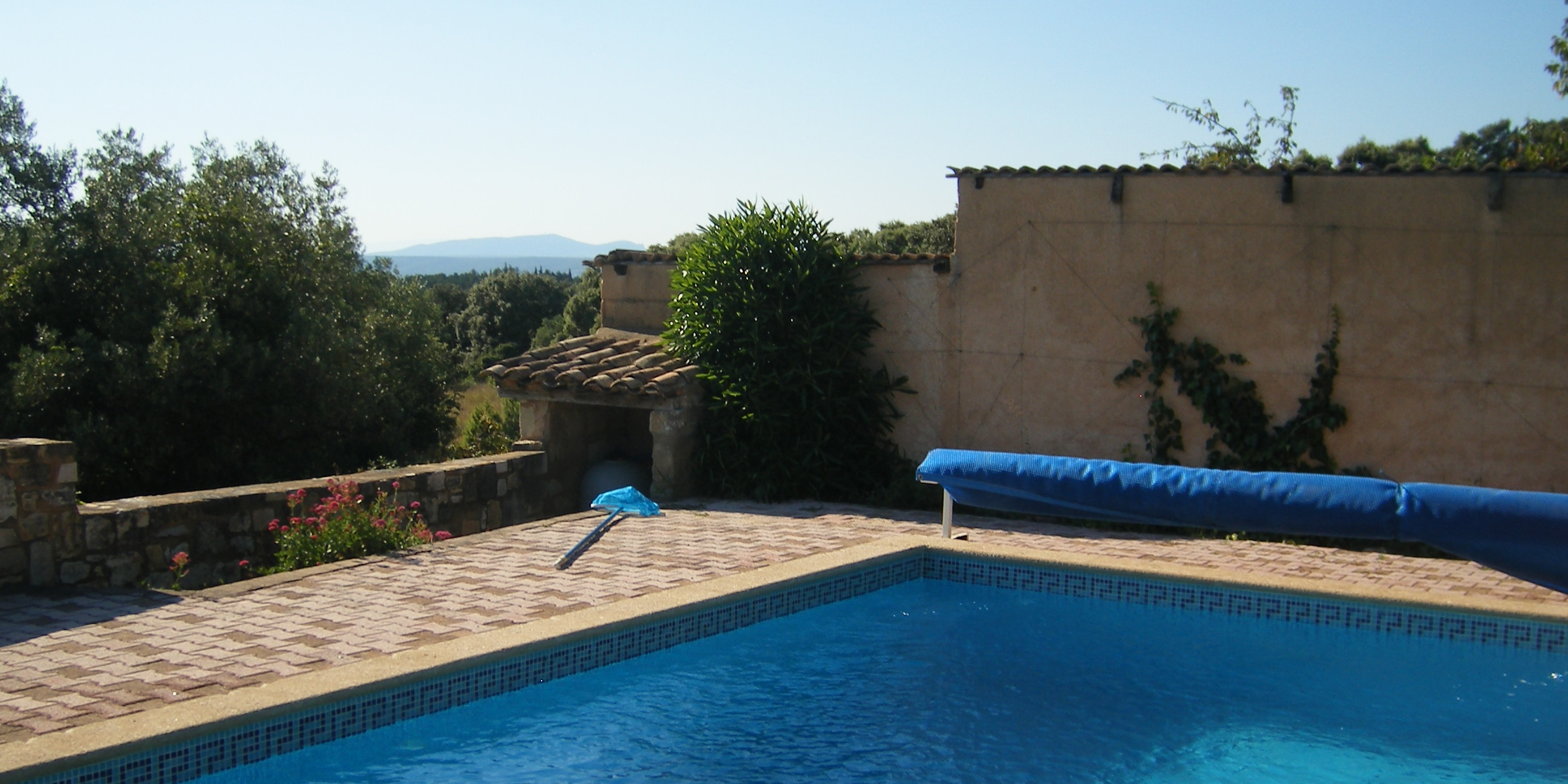 A swimming pool | Source: Flickr(CC BY 2.0) by Steve Parker