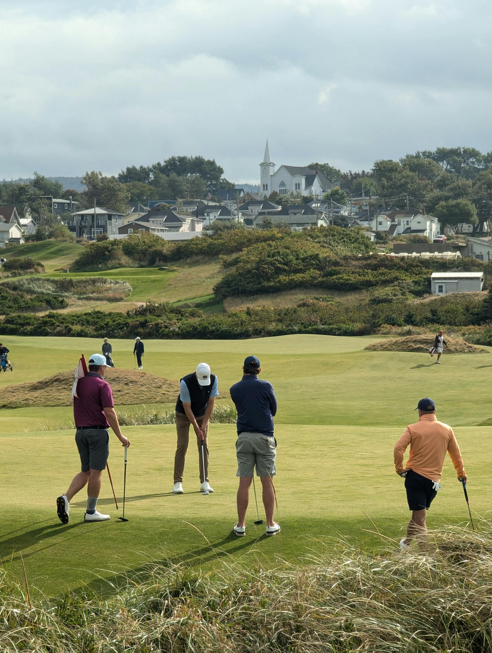 Men playing golf | Source: Pexels