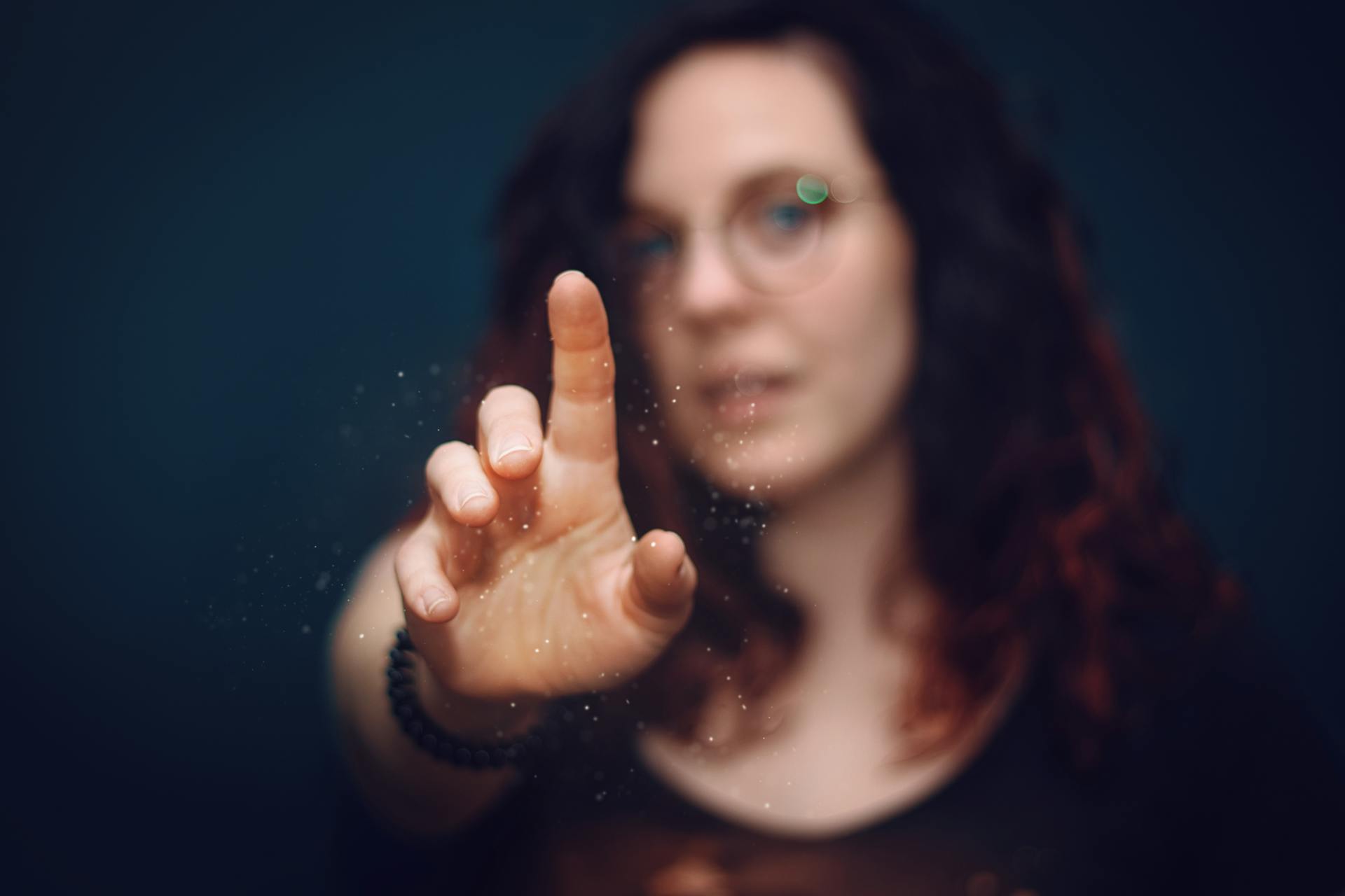 A woman pointing her finger at someone | Source: Pexels