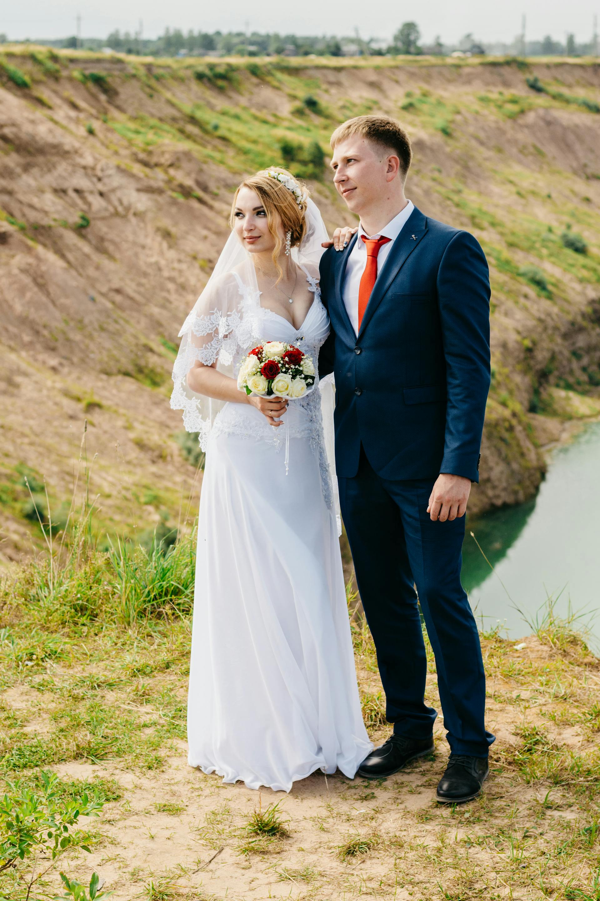 A bride and groom | Source: Pexels