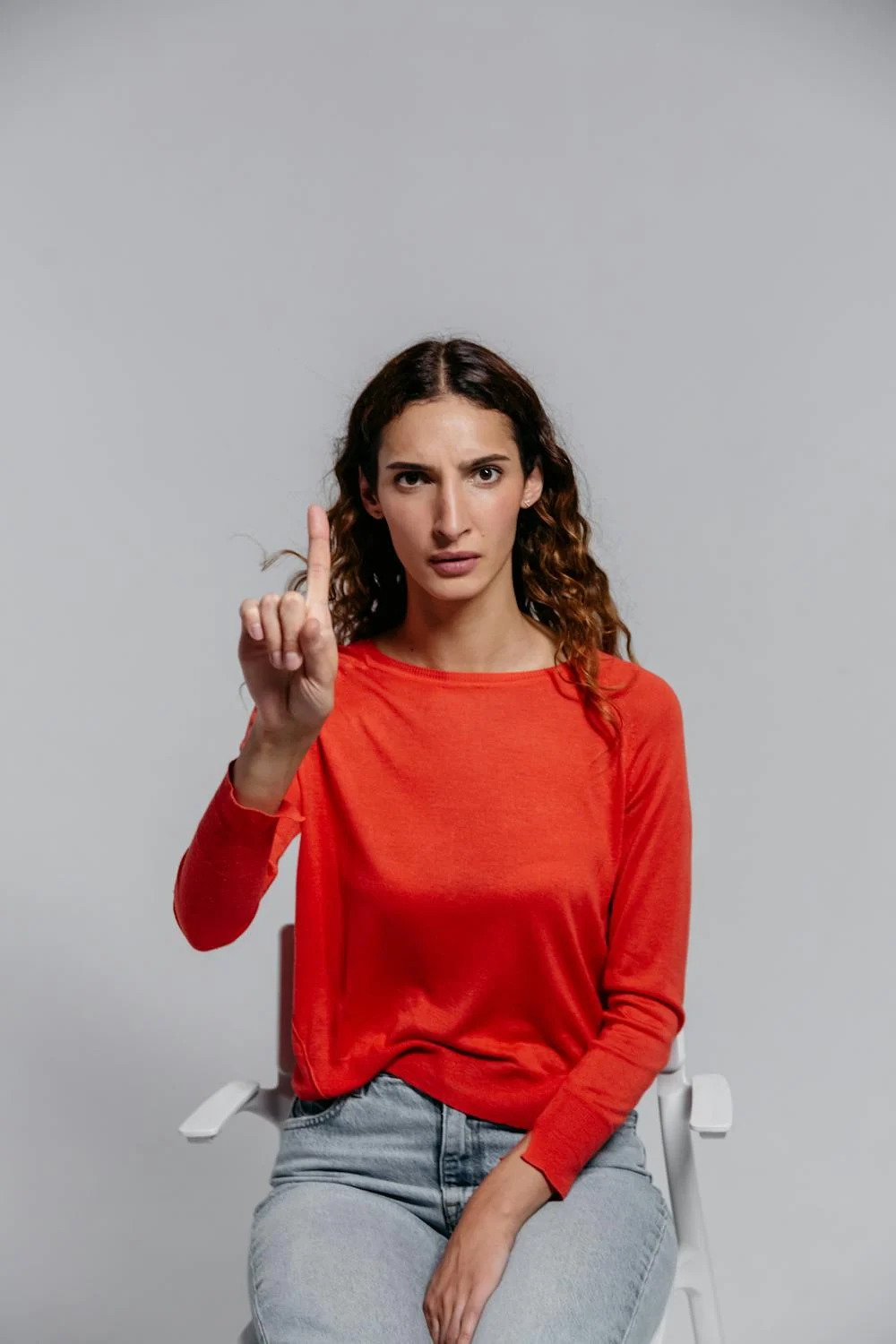 An angry woman lifting her hair up | Source: Pexels