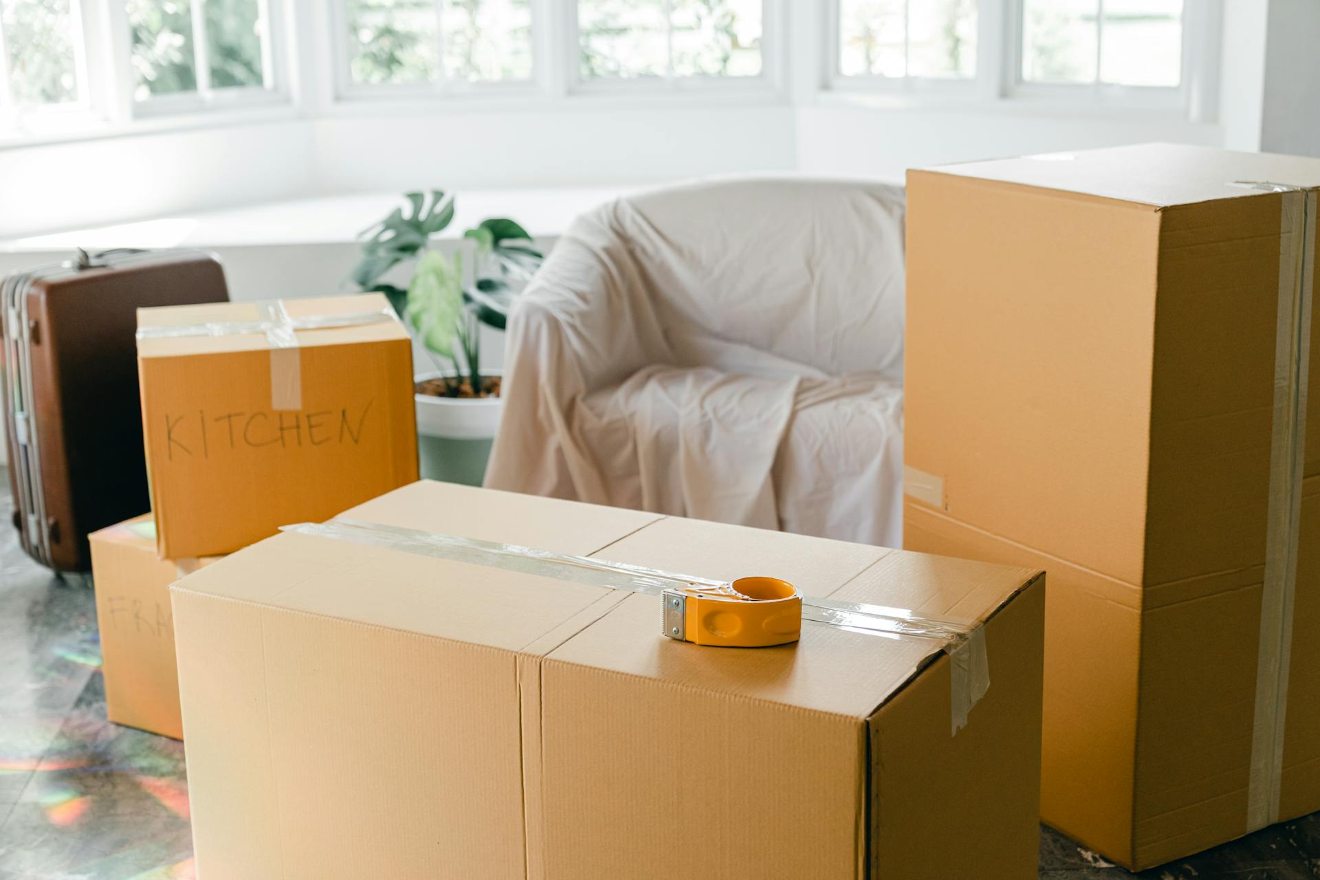 Packed boxes in an apartment | Source: Pexels