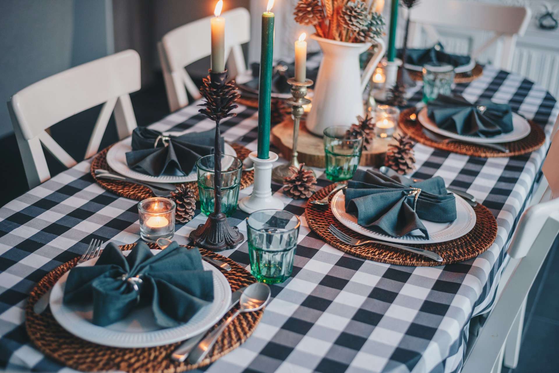 A dinner table | Source: Unsplash