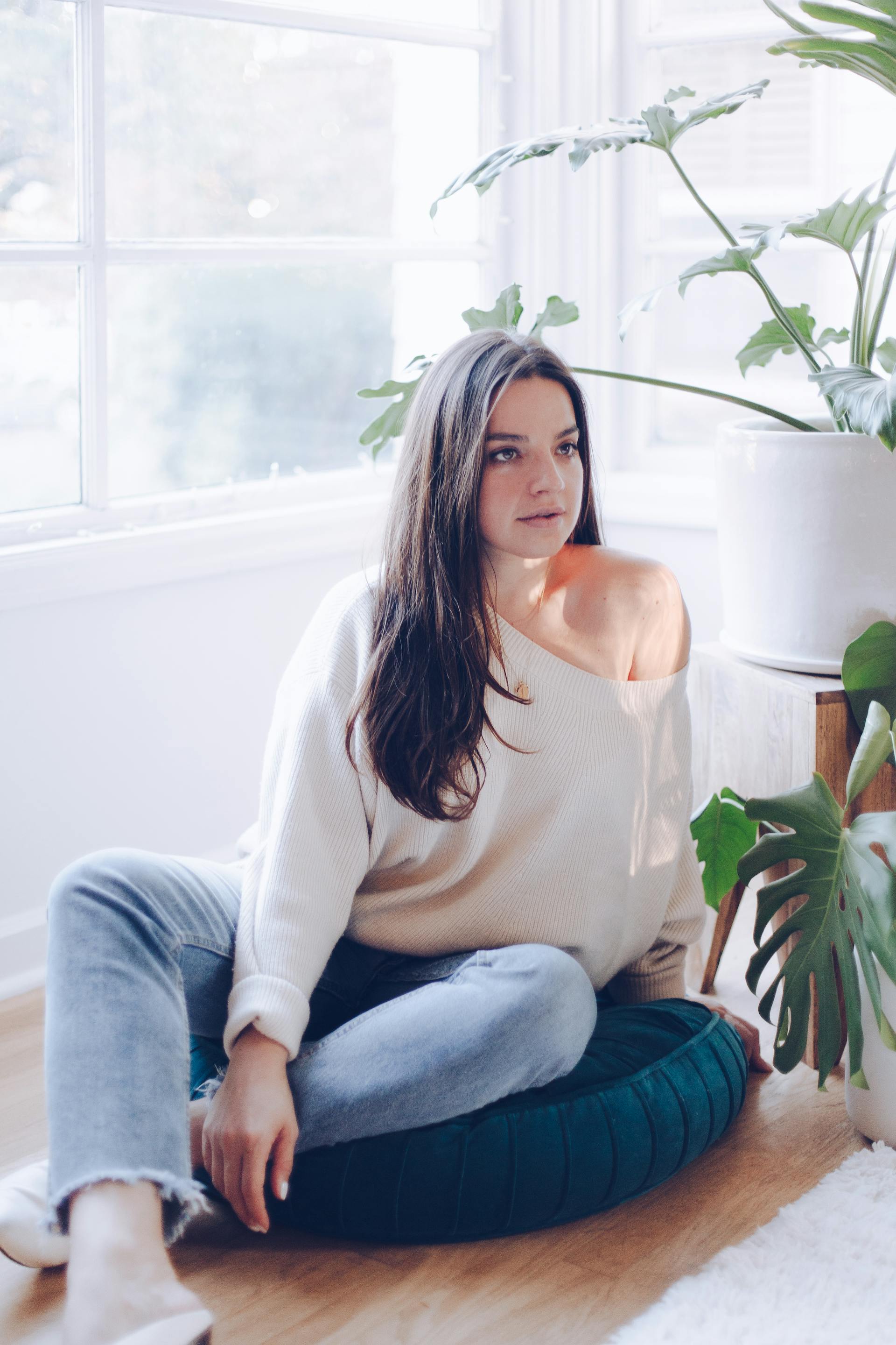 A thoughtful woman | Source: Pexels