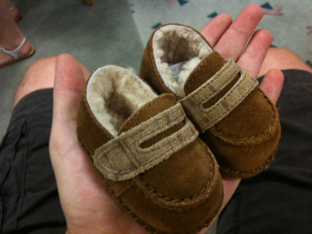 A pair of baby shoes | Source: Flickr