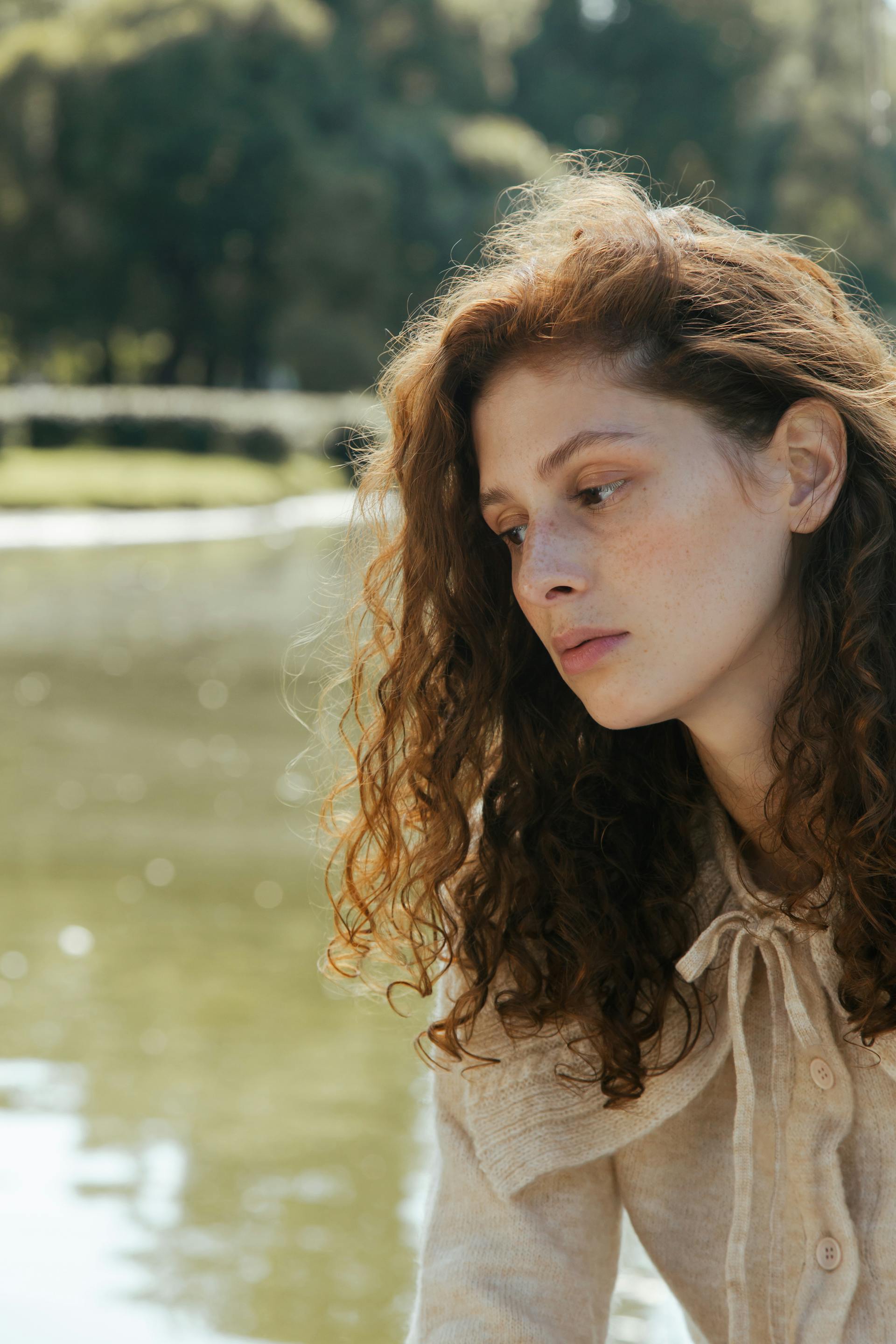 A woman looking sad while feeling guilty | Source: Pexels