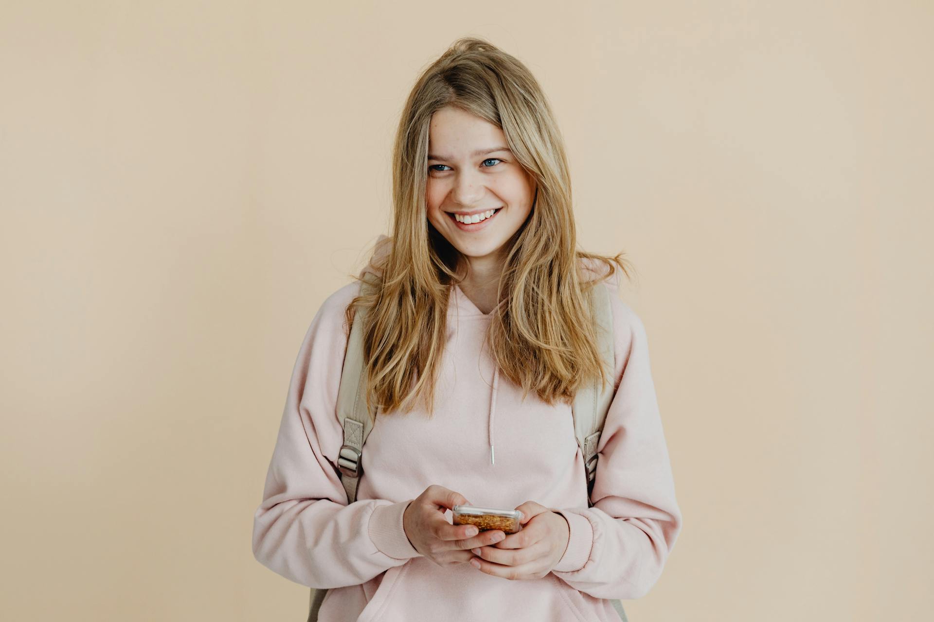 A smiling teen girl | Source: Pexels