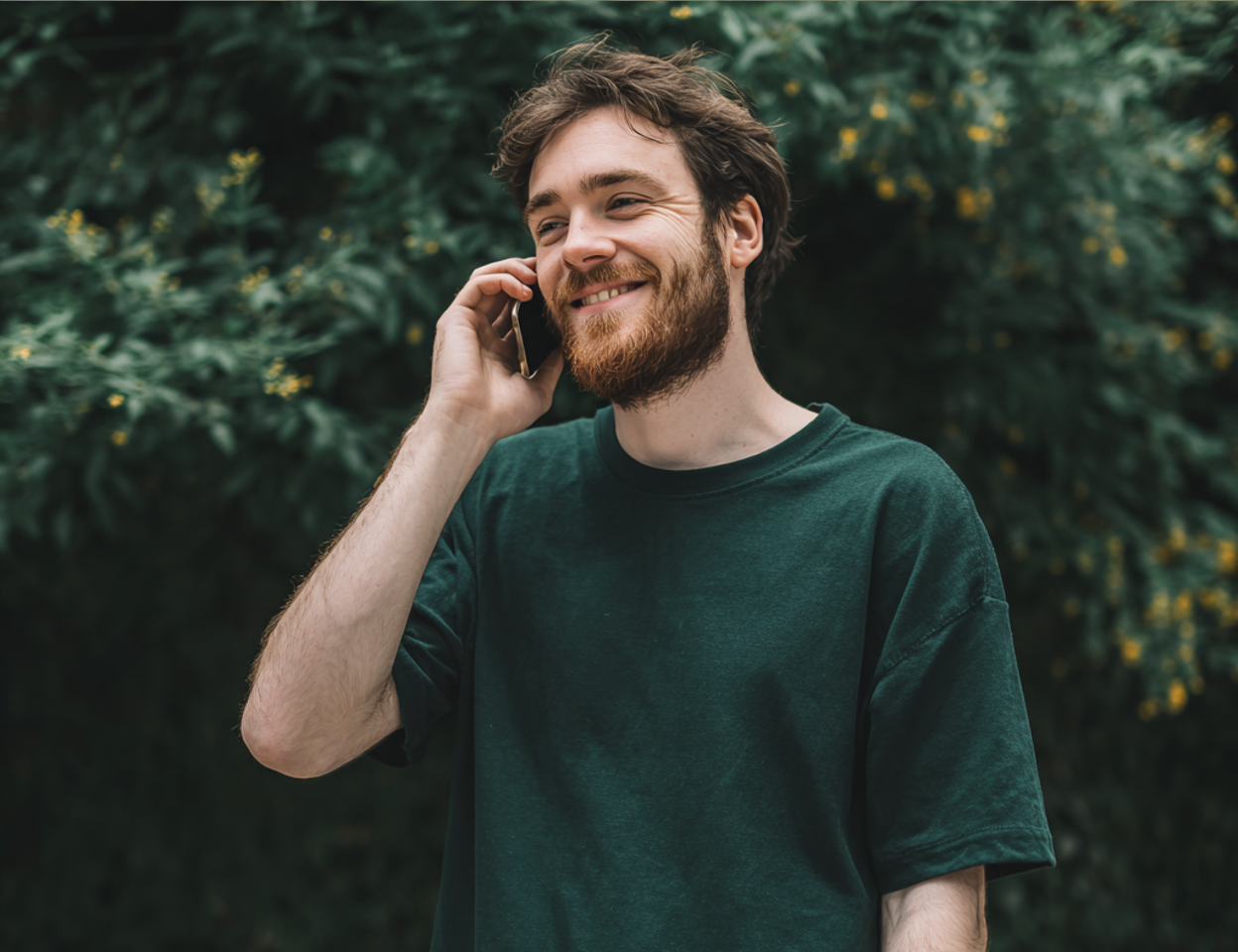 A smiling man talking on a phone | Source: Midjourney