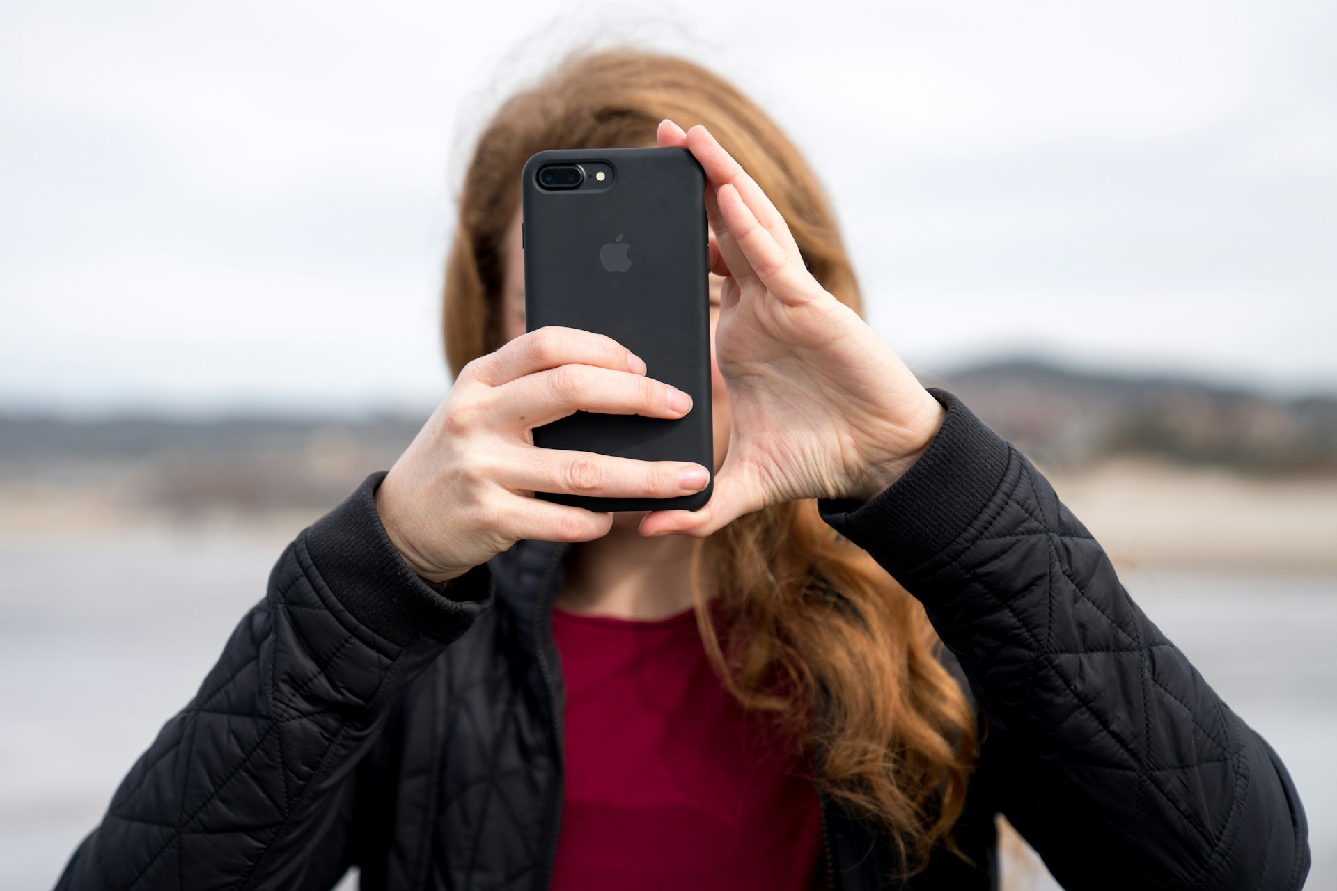 A woman holding her phone | Source: Unsplash