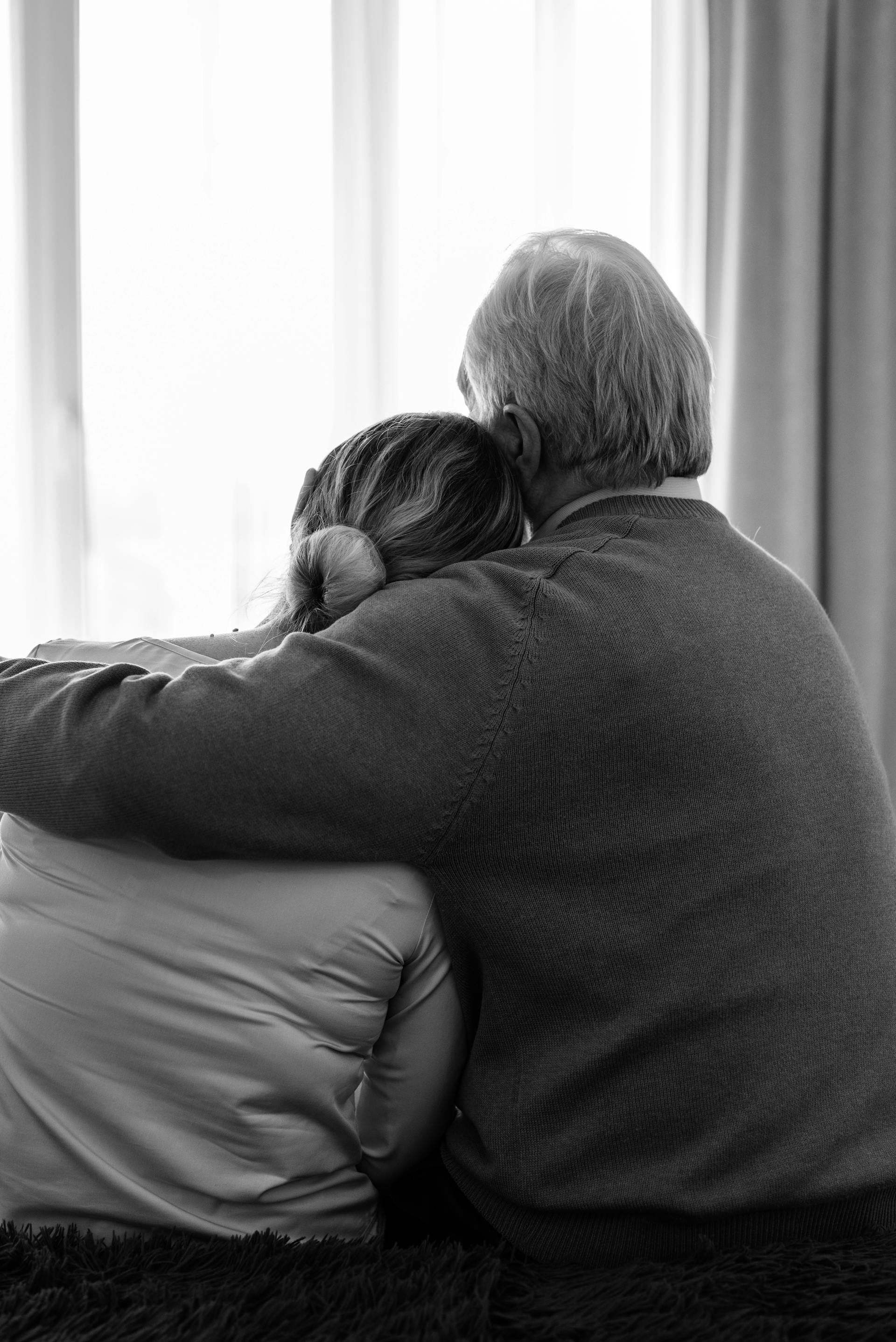 A couple peacefully embracing each other | Source: Pexels