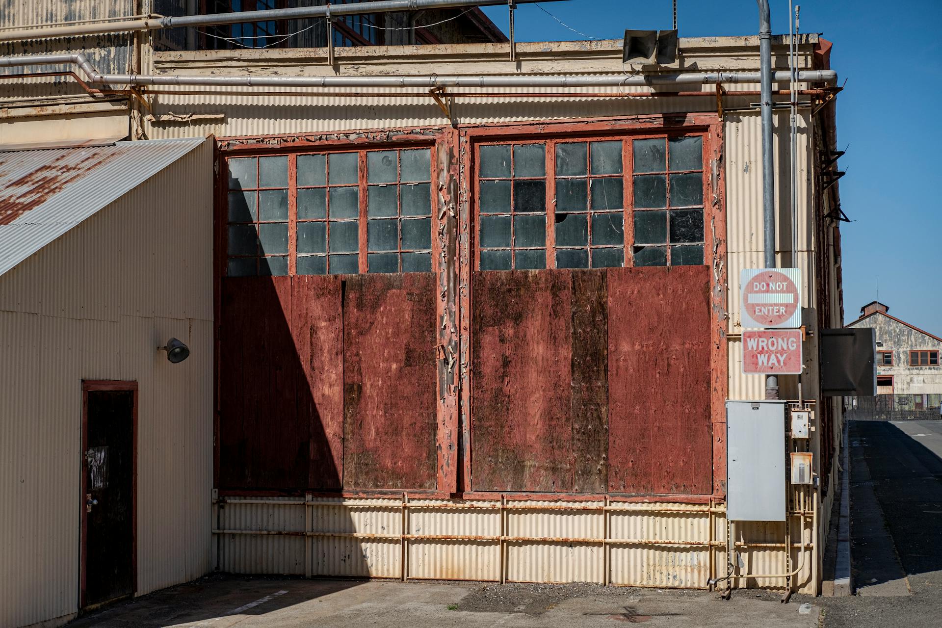 A badly maintained building | Source: Pexels