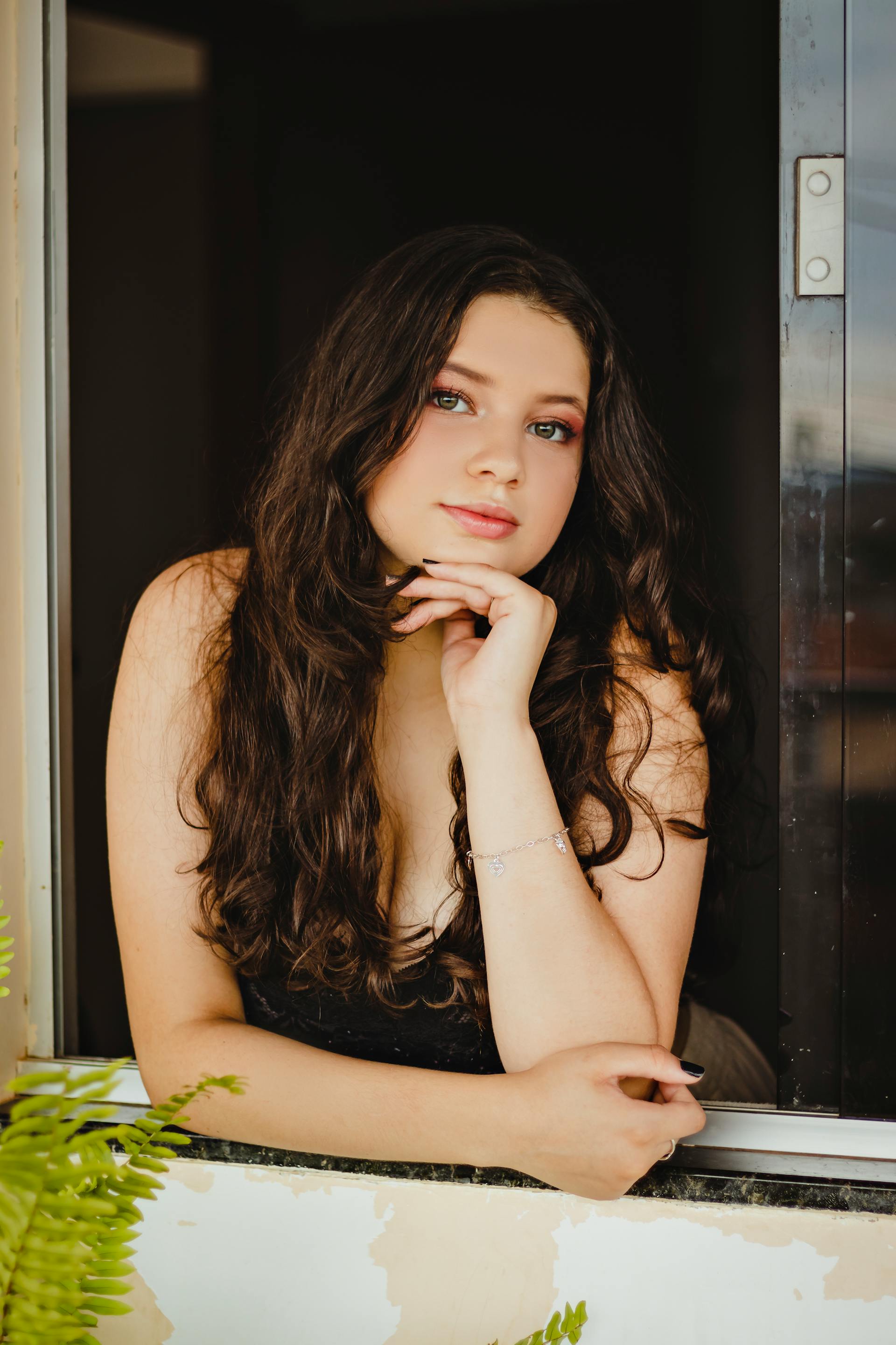 A thoughtful teen girl | Source: Pexels