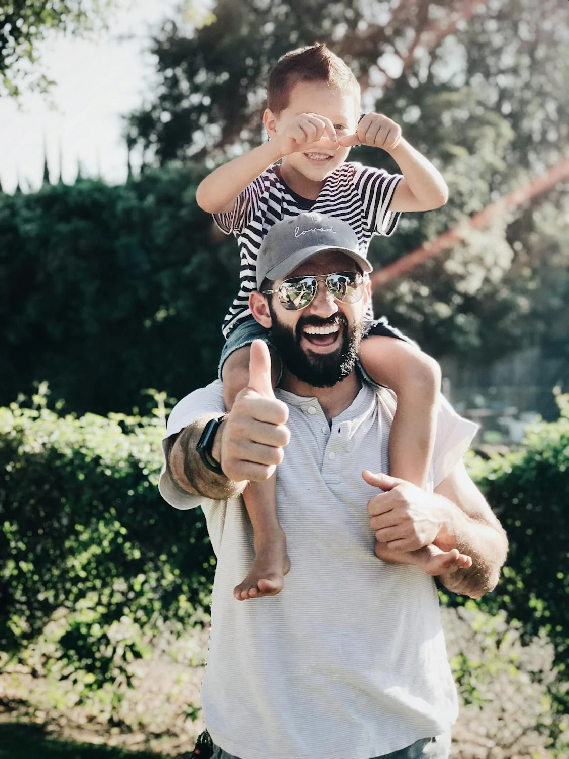 A smiling man with his son | Source: Pexels