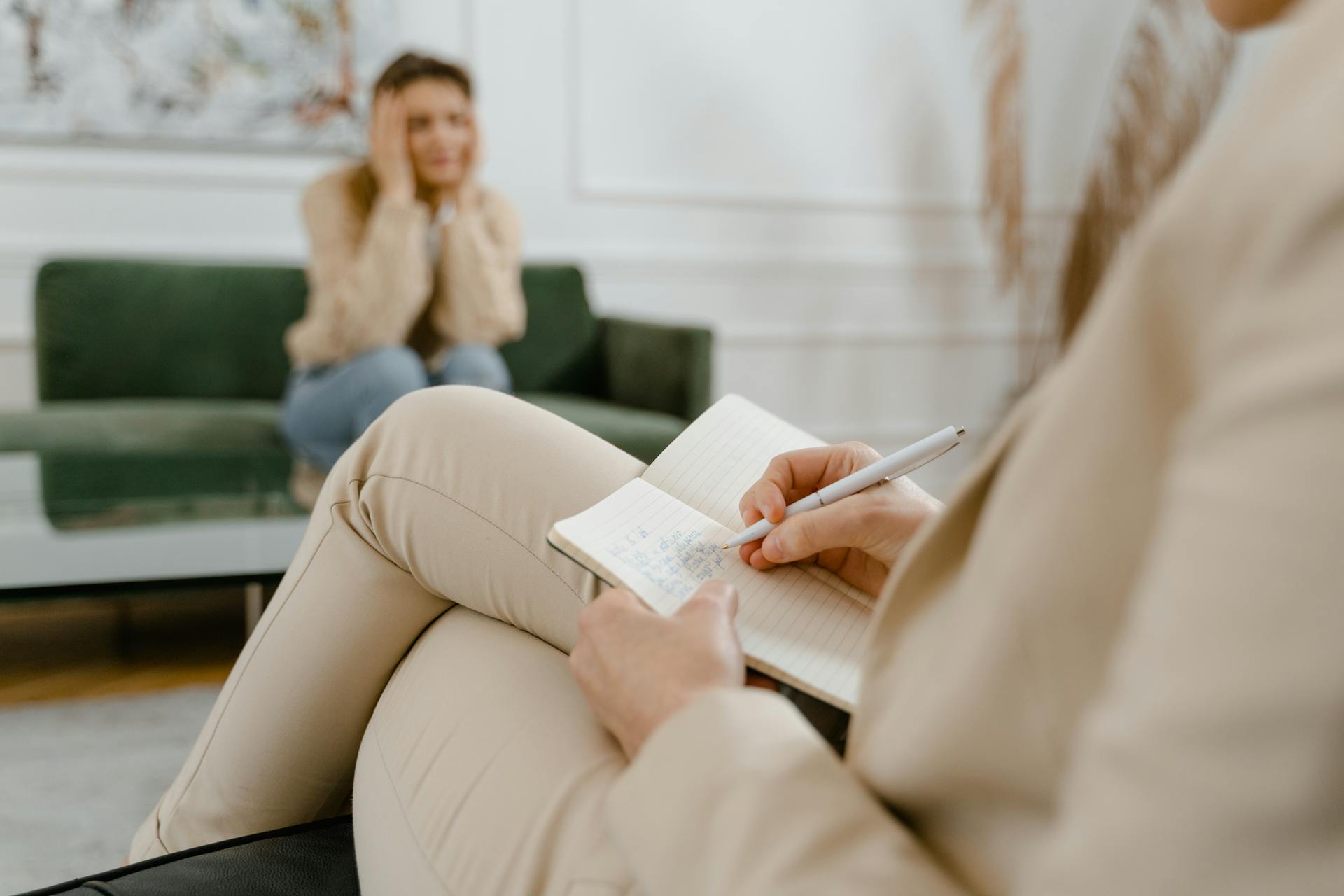 A woman talking to a therapist | Source: Pexels