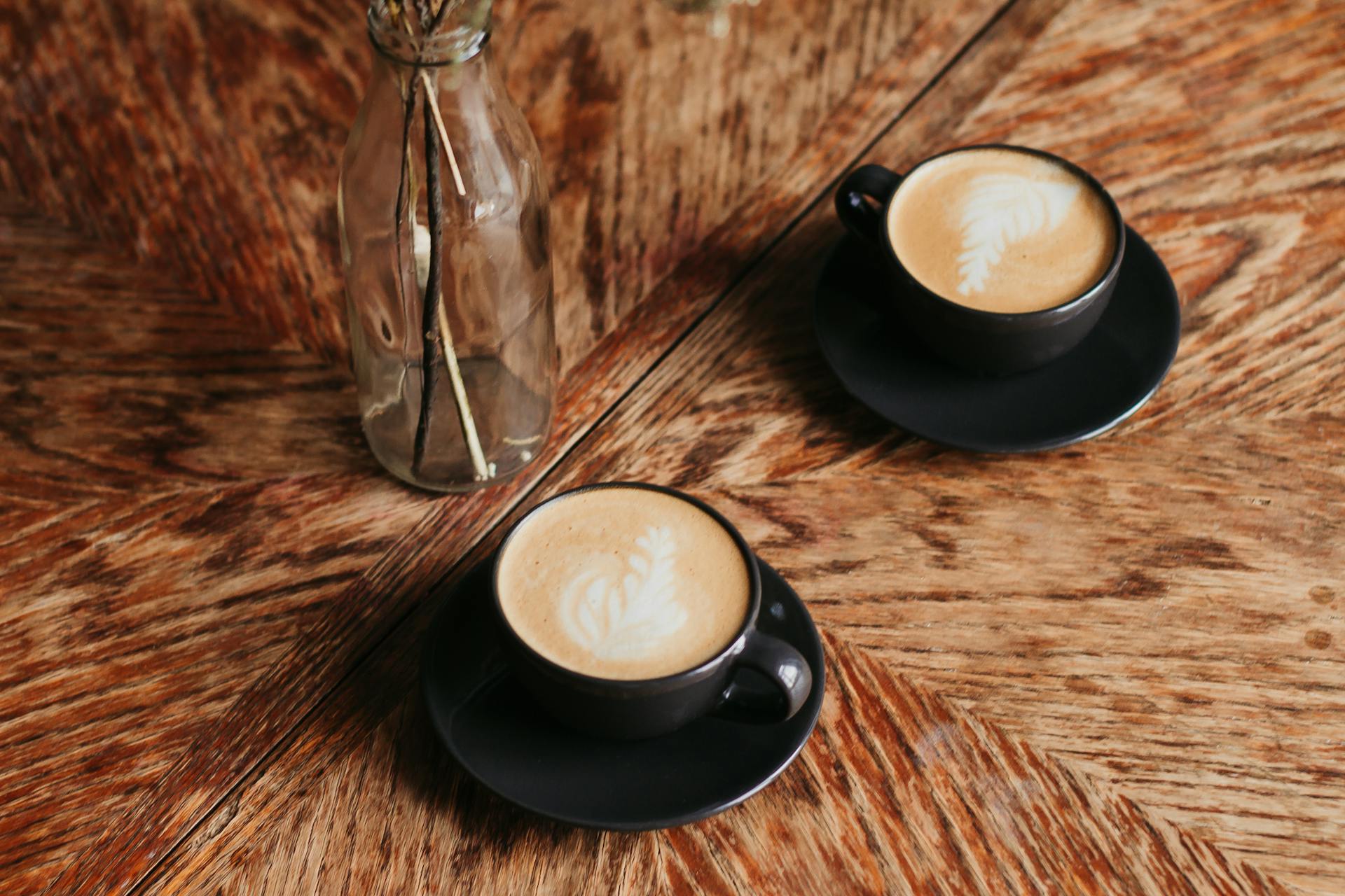 Two coffee mugs | Source: Pexels