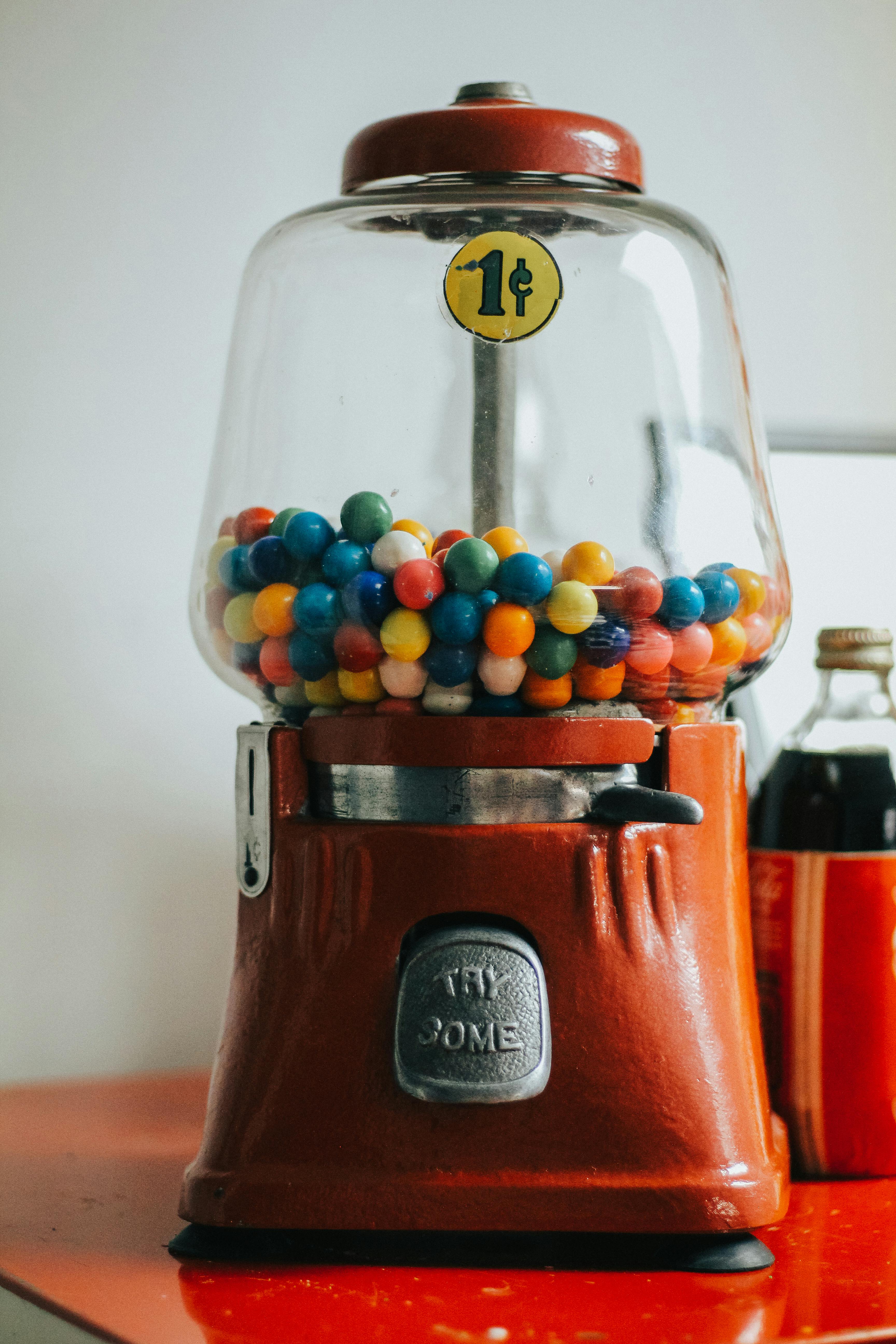 A gumball machine | Source: Pexels