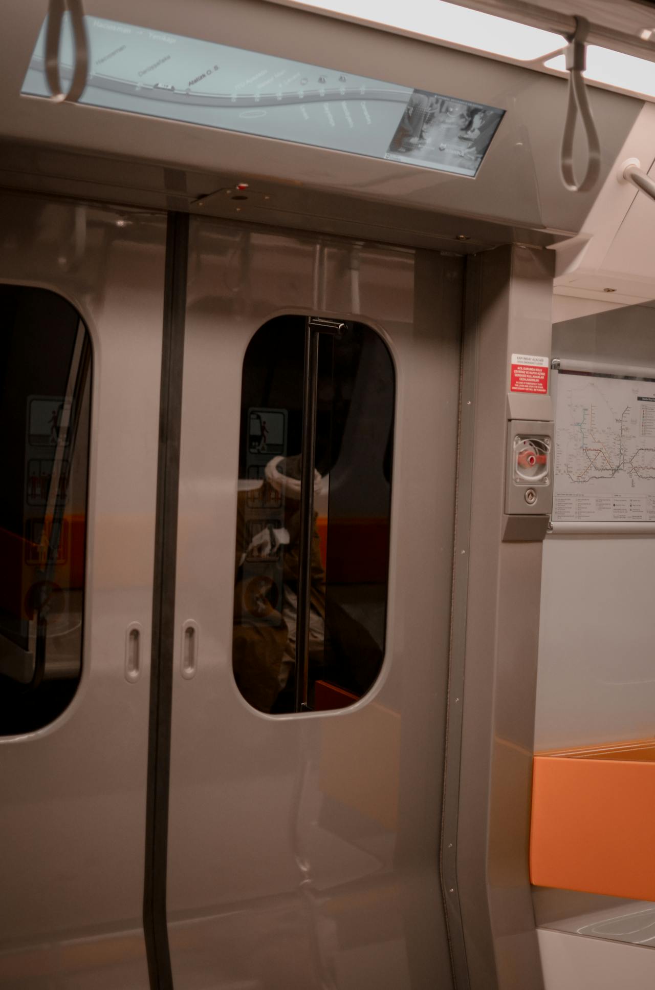 A metro train door slam shut | Source: Pexels