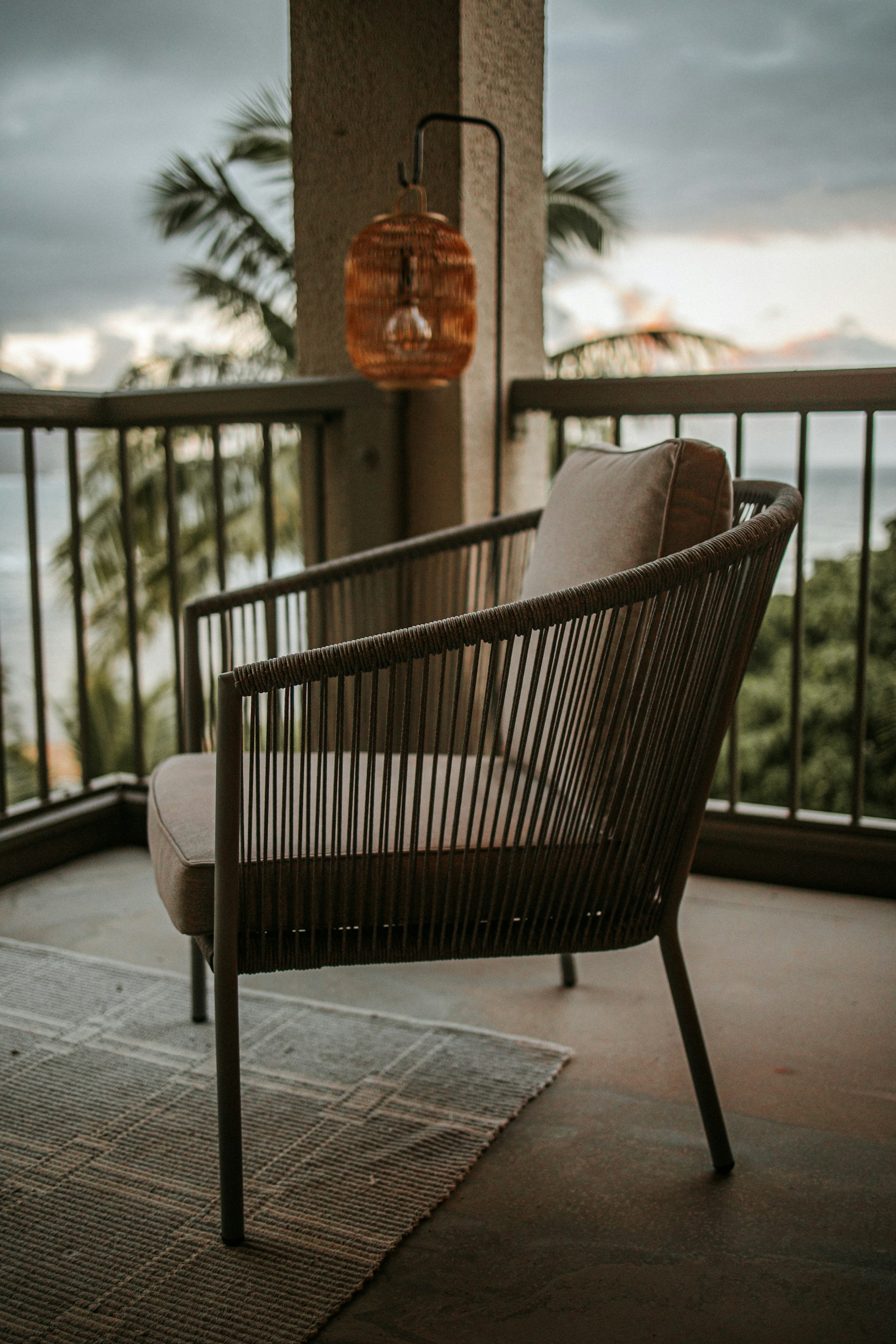 An empty chair on the porch | Source: Unsplash