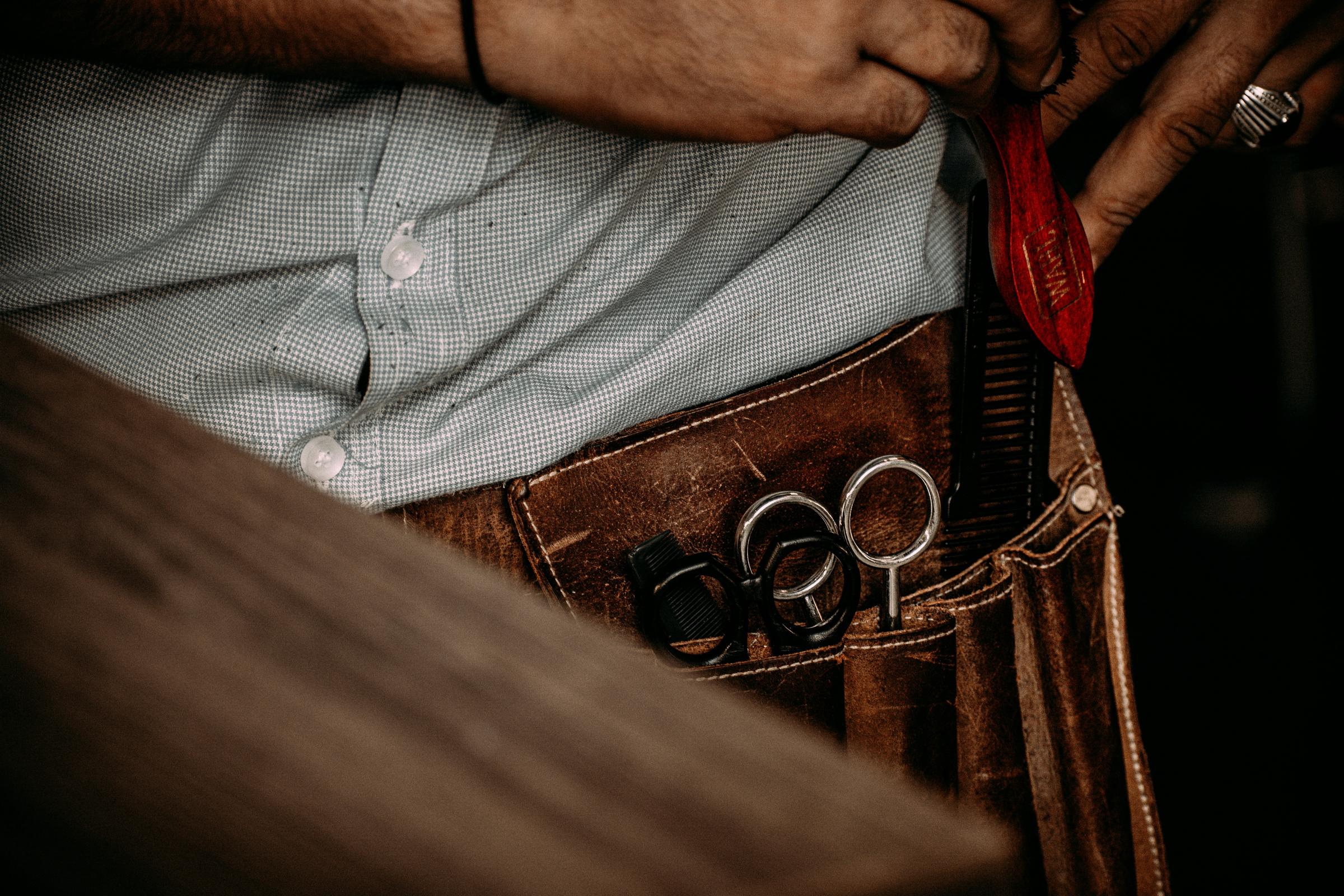 A man wearing a tool belt | Source: Unsplash