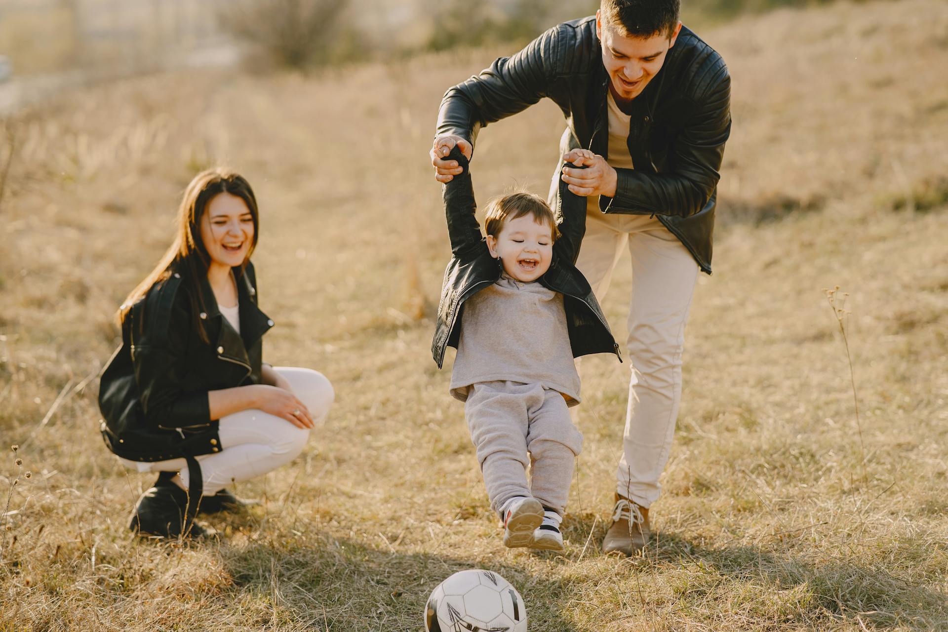 A small family having fun together | Source: Pexels