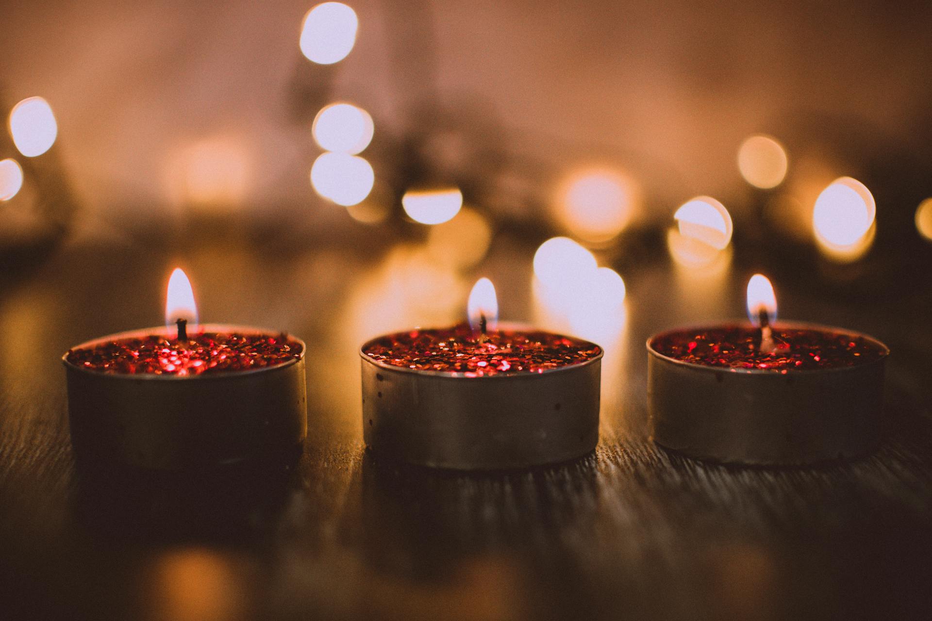 Candles on a table | Source: Pexels