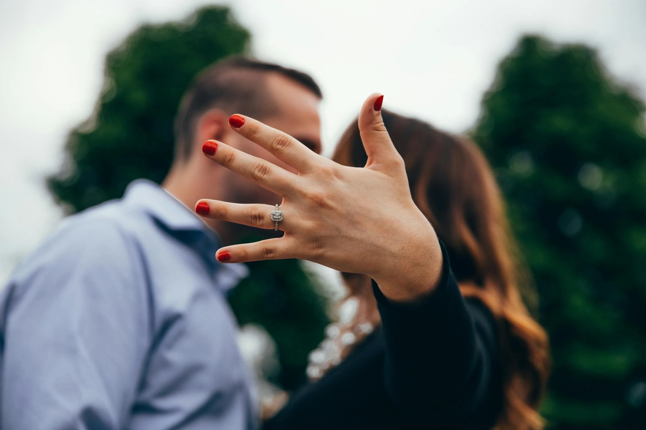 A couple kissing after a proposal | Source: Pexels