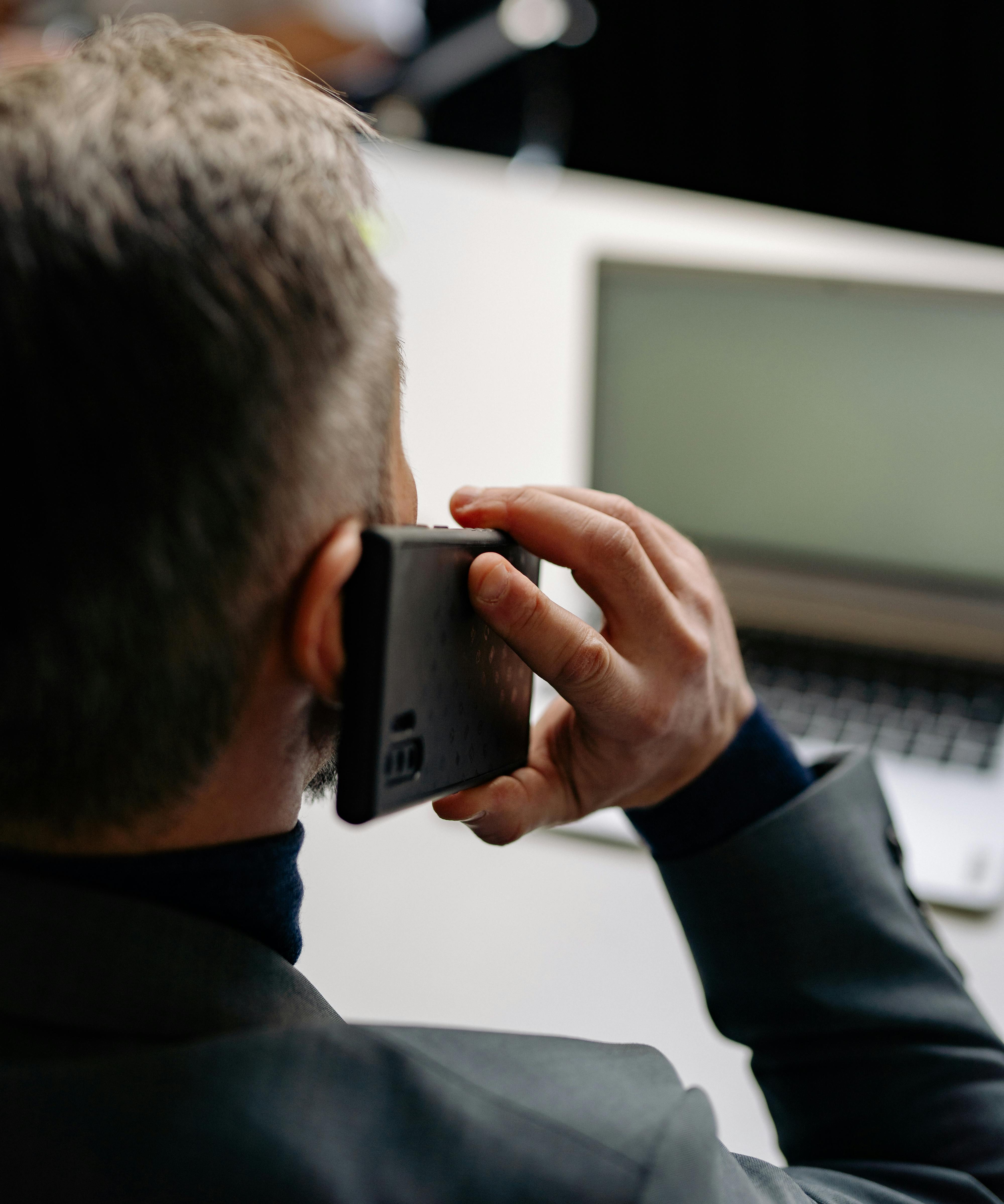 A man on a call | Source: Pexels