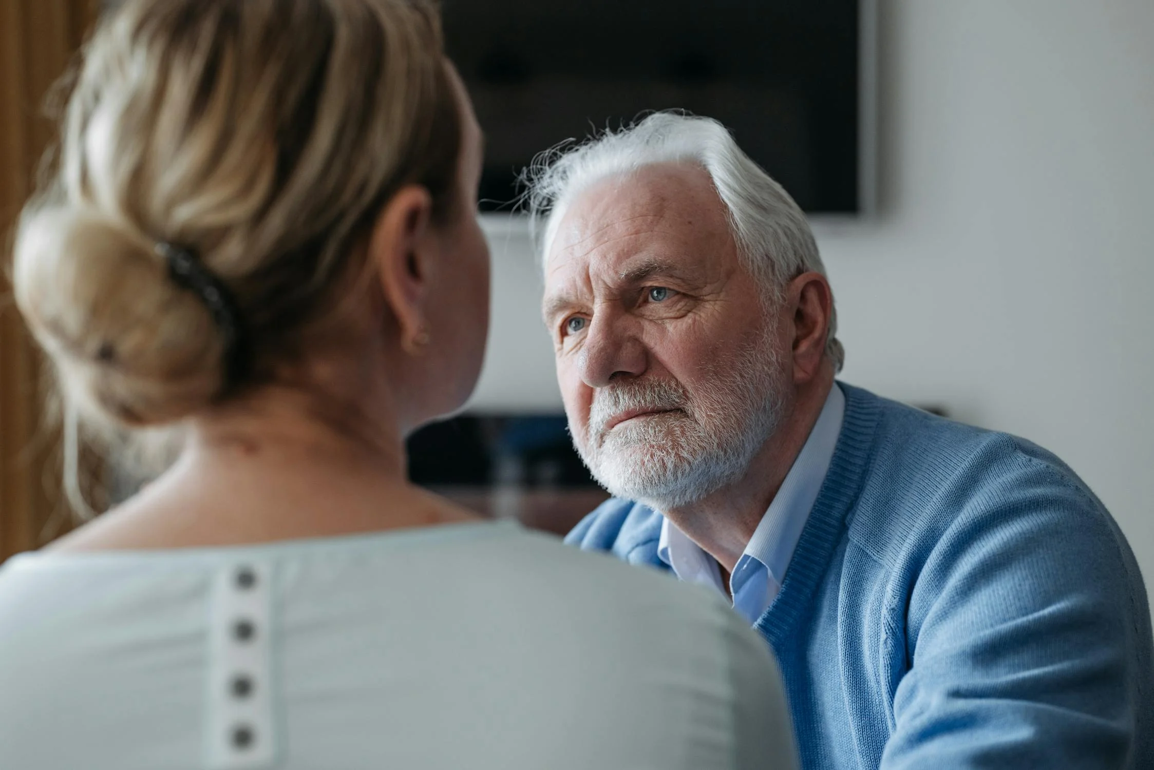 A concerned mature man | Source: Pexels