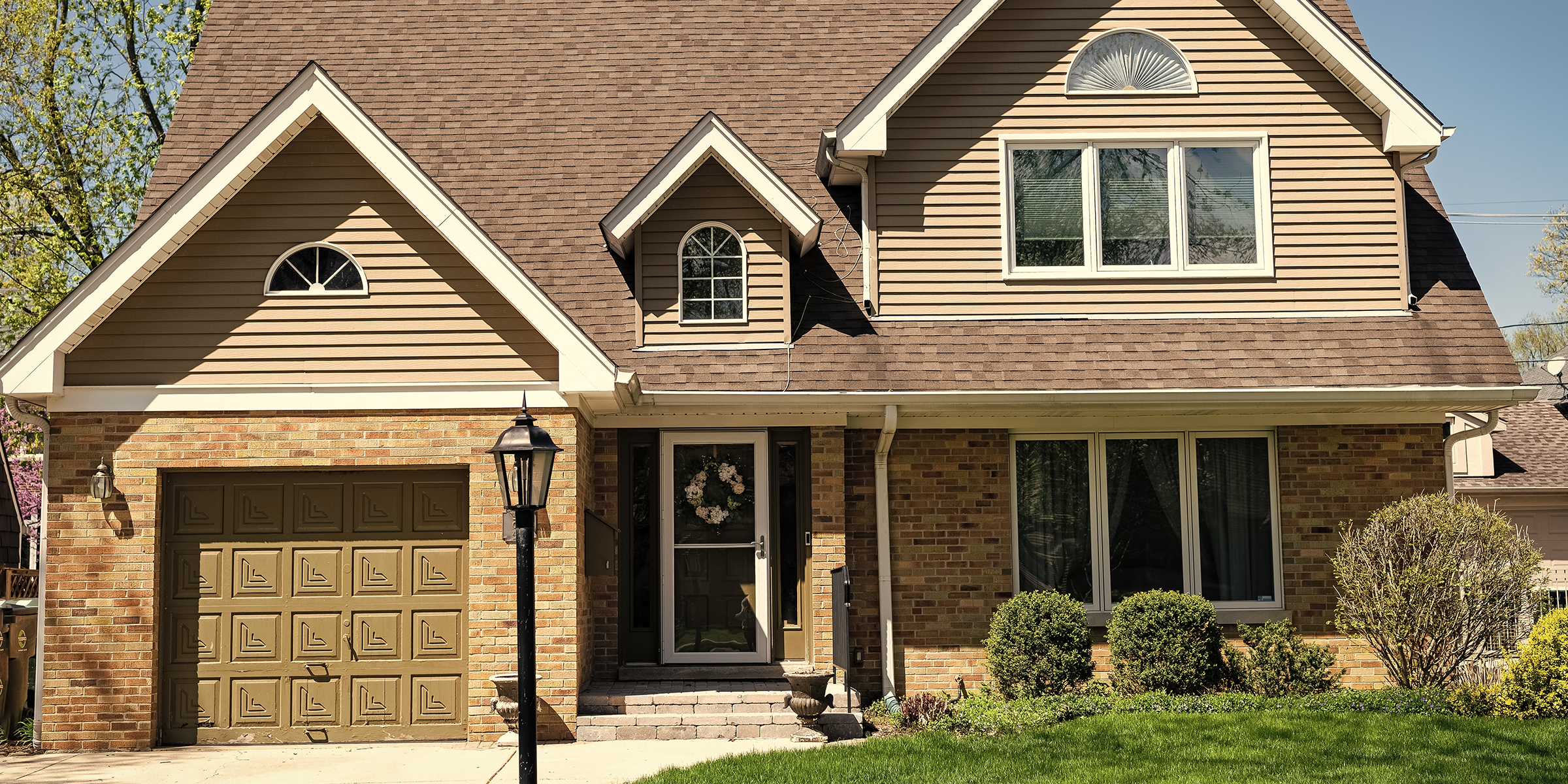 A house in a suburban area | Source: Shutterstock