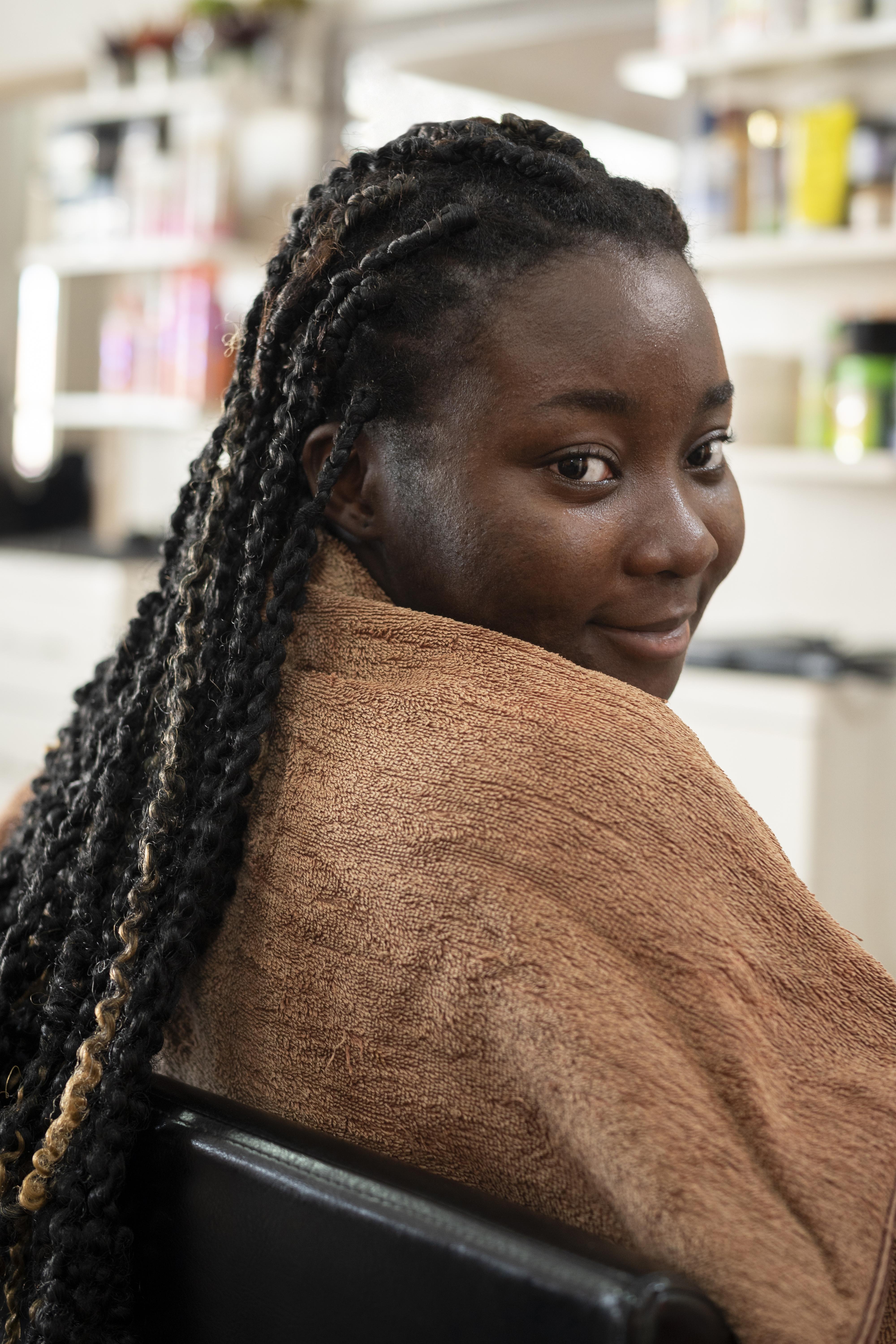 A woman at a hairdresser | Source: Freepik