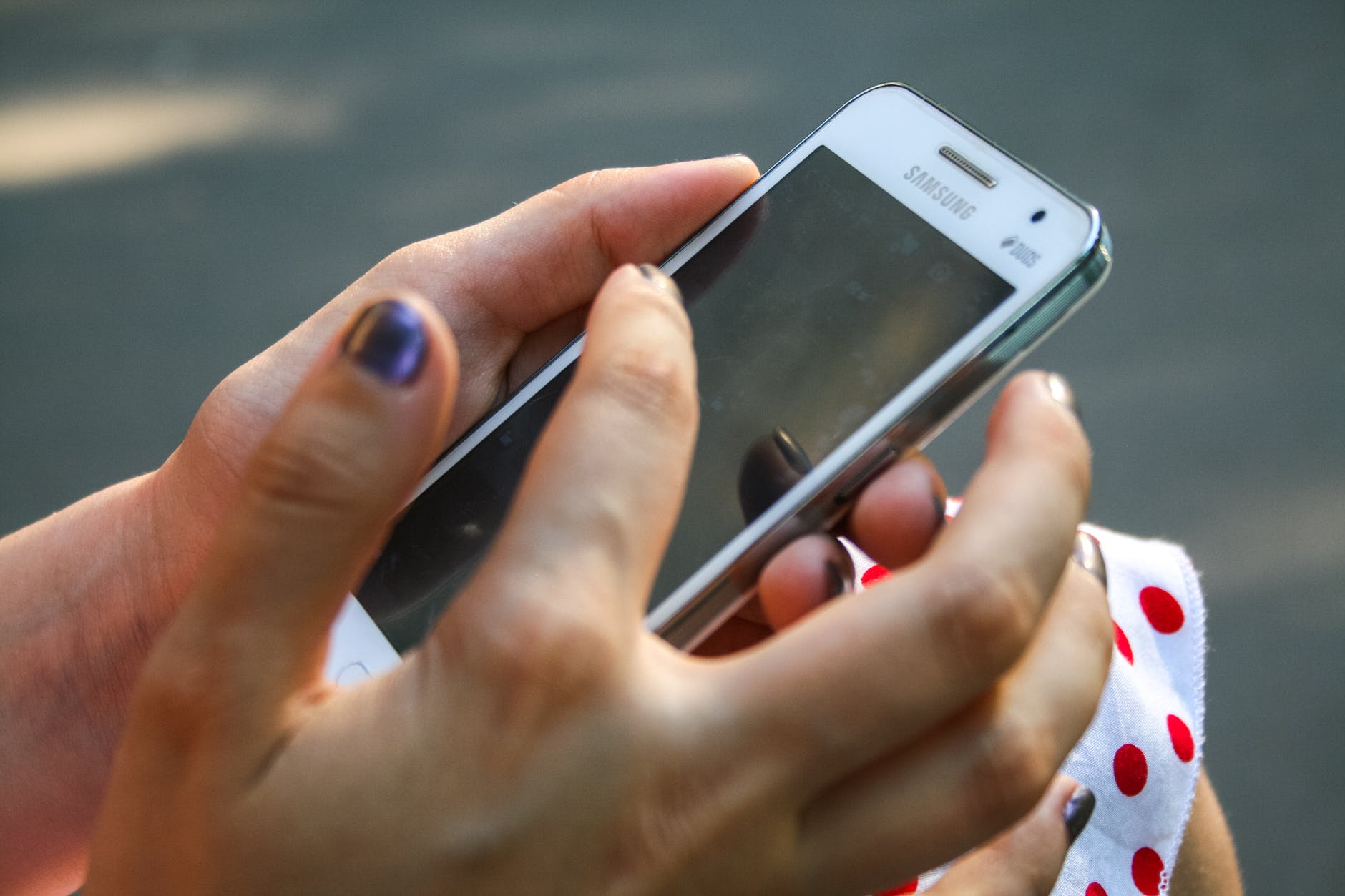 I realized that she wasn't ready to apologize and hung up. | Source: Pexels