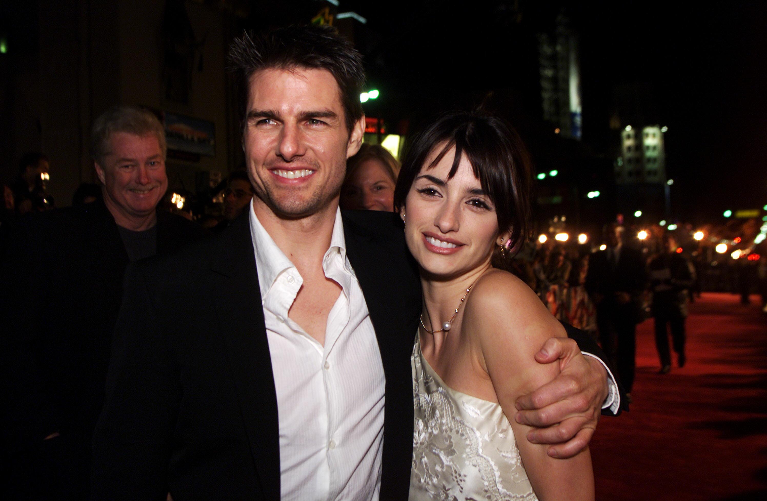 Tom Cruise and Penelope Cruz, co-stars of "Vanilla Sky," arrive at the Hollywood premiere of the film at Grauman's Chinese Theater on Monday, December 10, 2001. | Source: Getty Images
