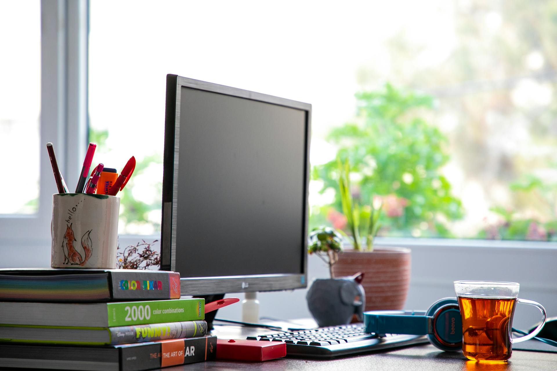 A desk in an office | Source: Pexels