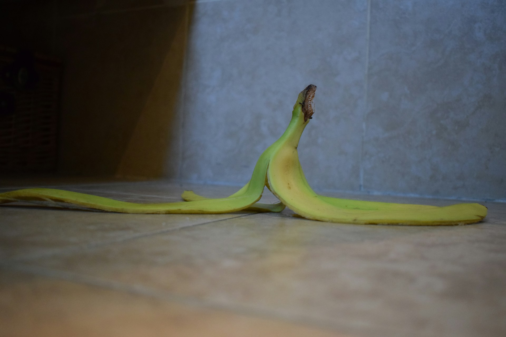 A banana peel on the floor | Source: Unsplash