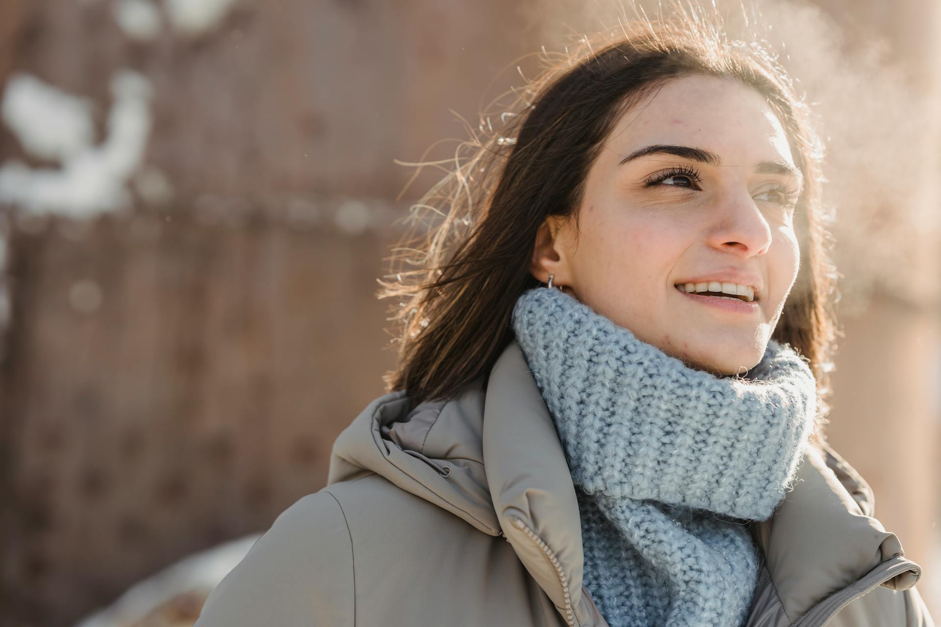 A woman walking outdoors | Source: Pexels