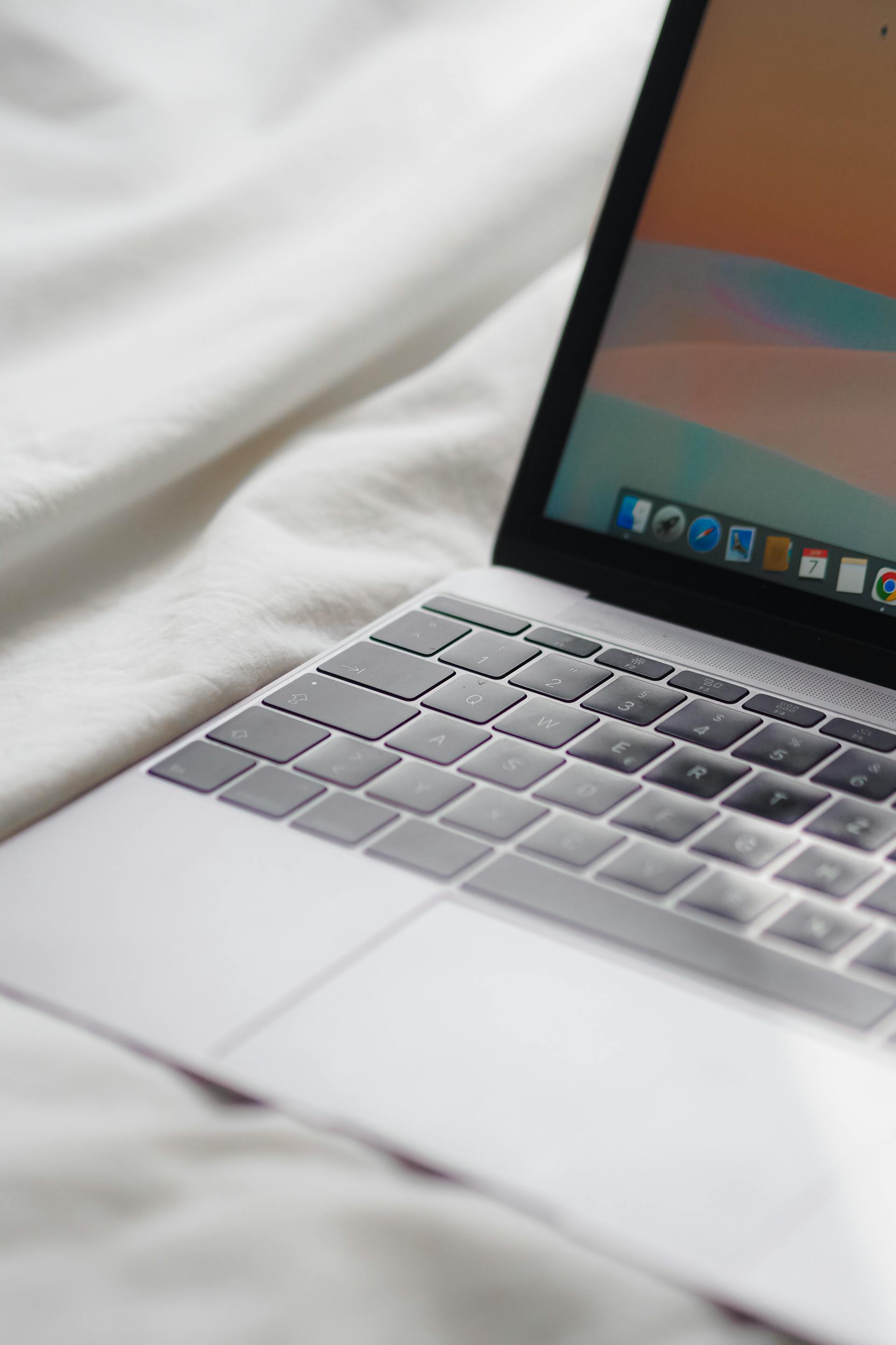 A close-up shot of a laptop on a bed | Source: Pexels