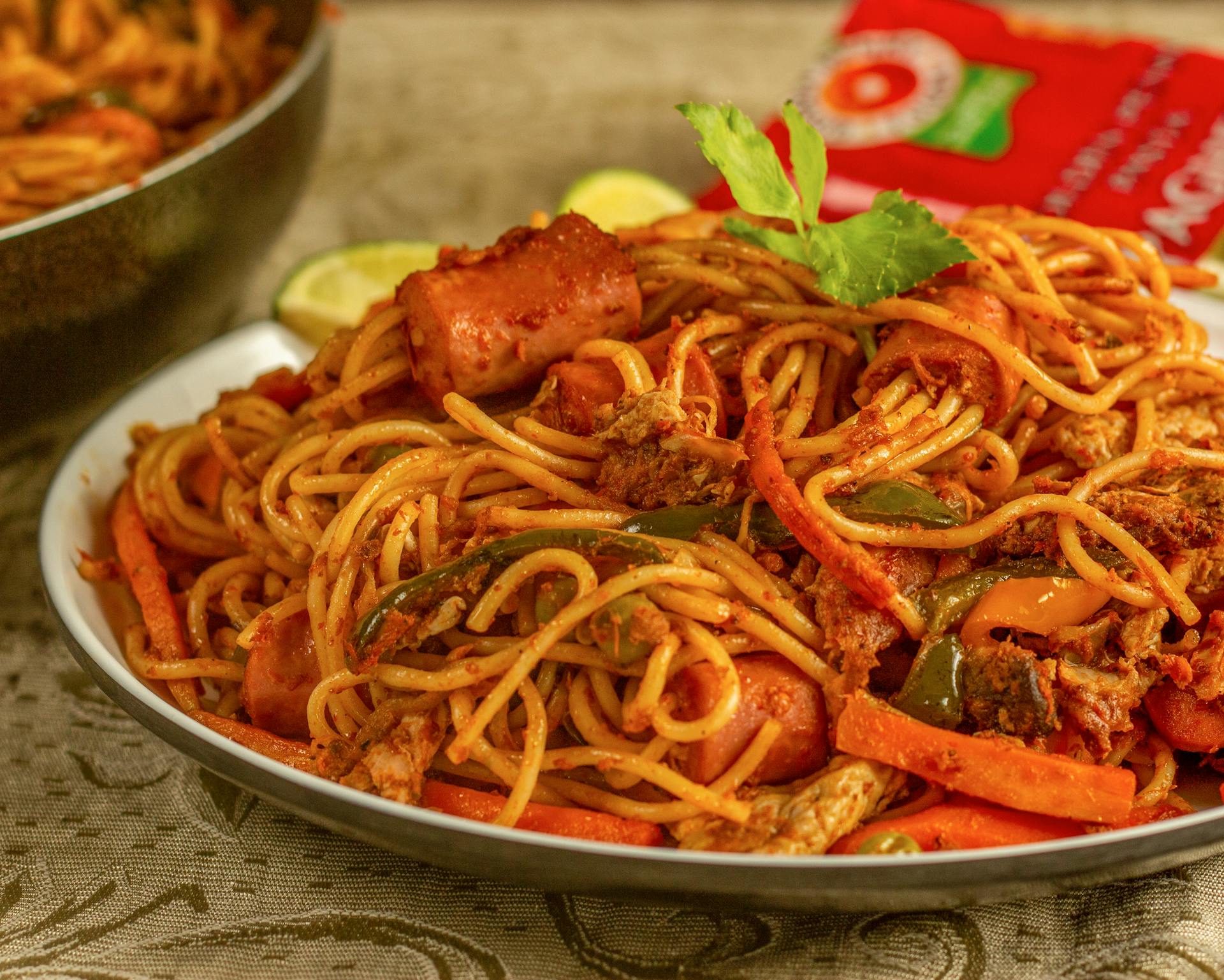 A plate of noodles on the table | Source: Pexels