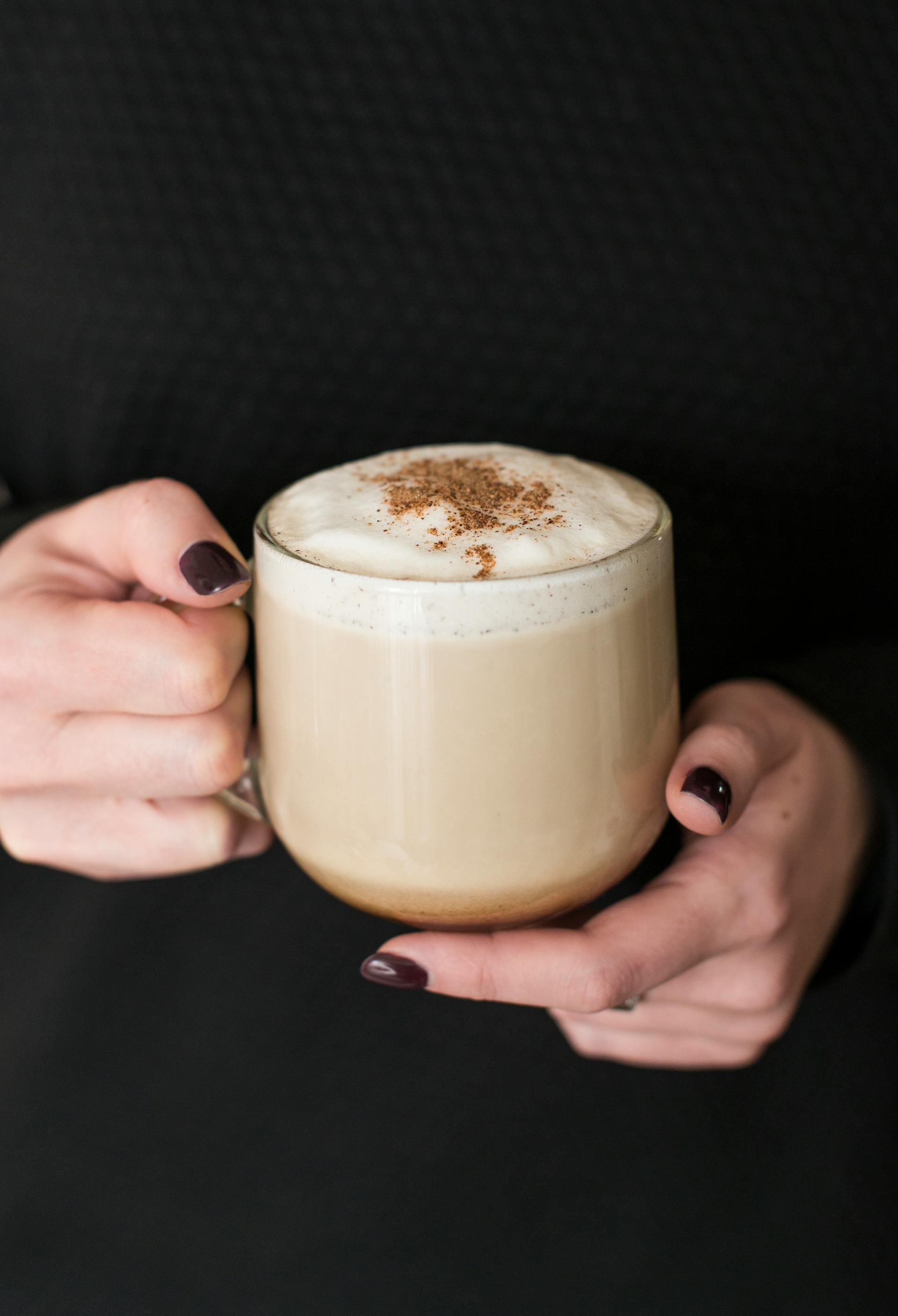 A woman holding a cup of coffee | Source: Pexels