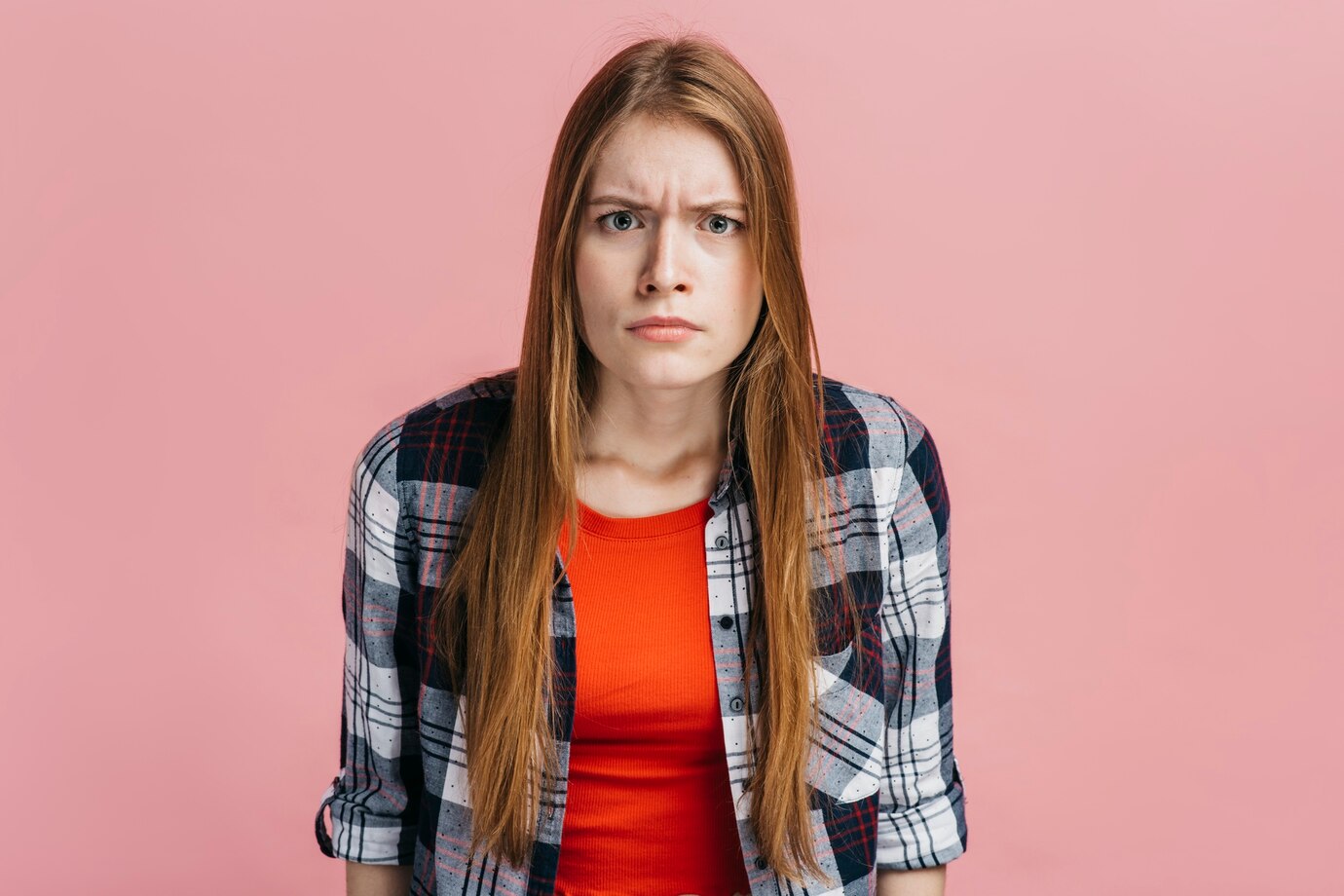 A frowning bewildered woman | Source: Freepik