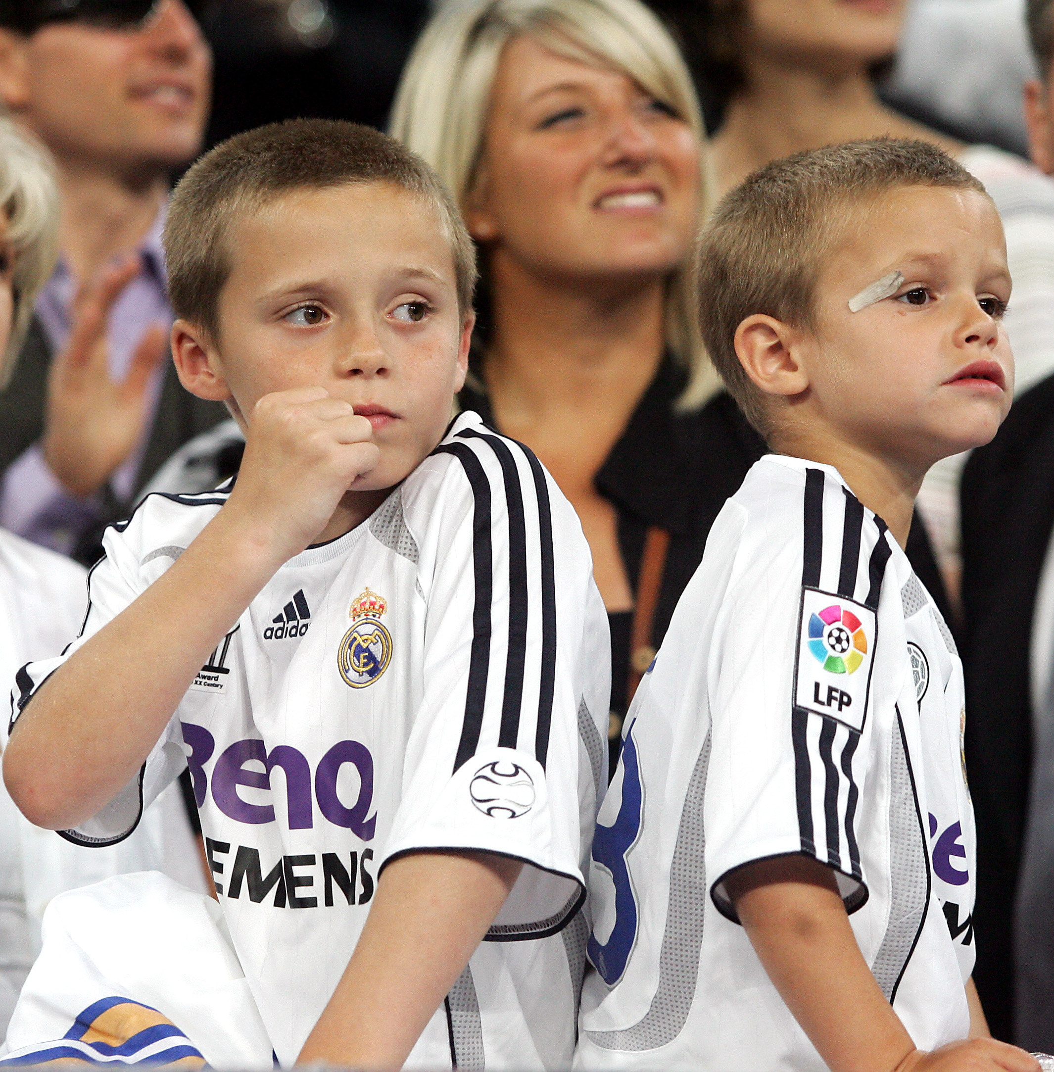 Brooklyn and Romeo Beckham during a Real Madrid game on June 17, 2007 | Source: Getty Images
