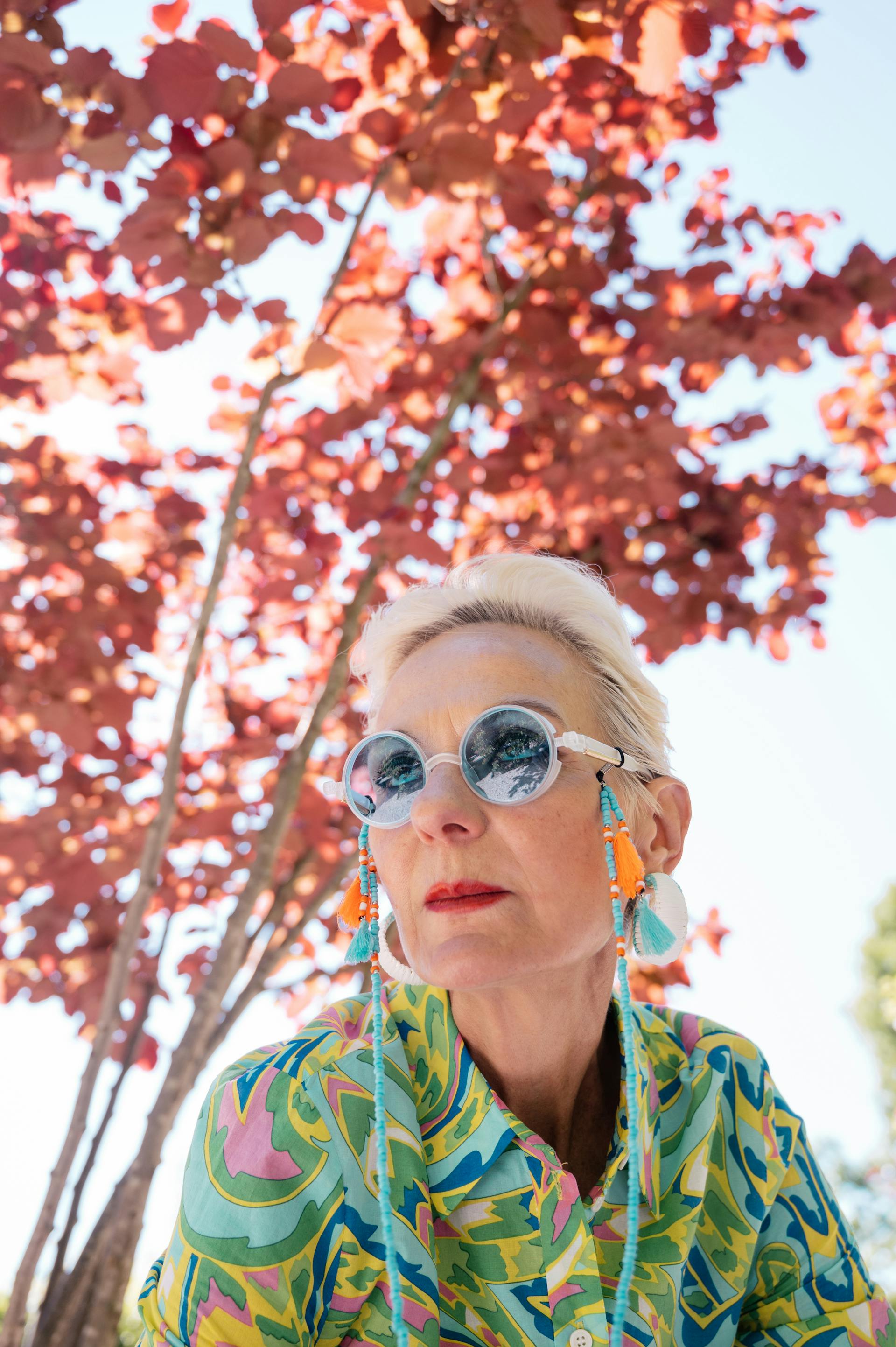 A senior woman sitting outdoors and looking at someone | Source: Pexels