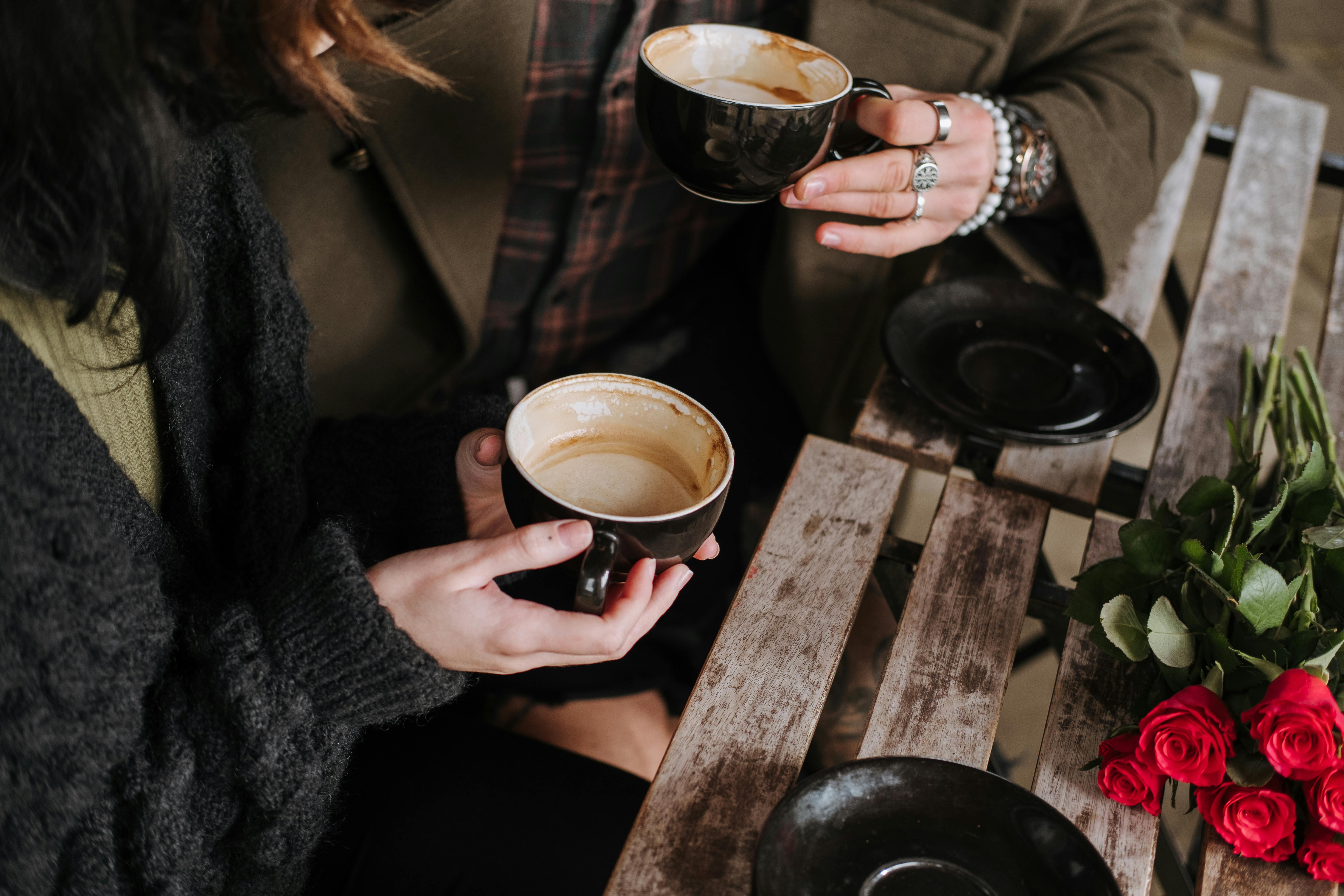 A couple on a coffee date | Source: Pexels